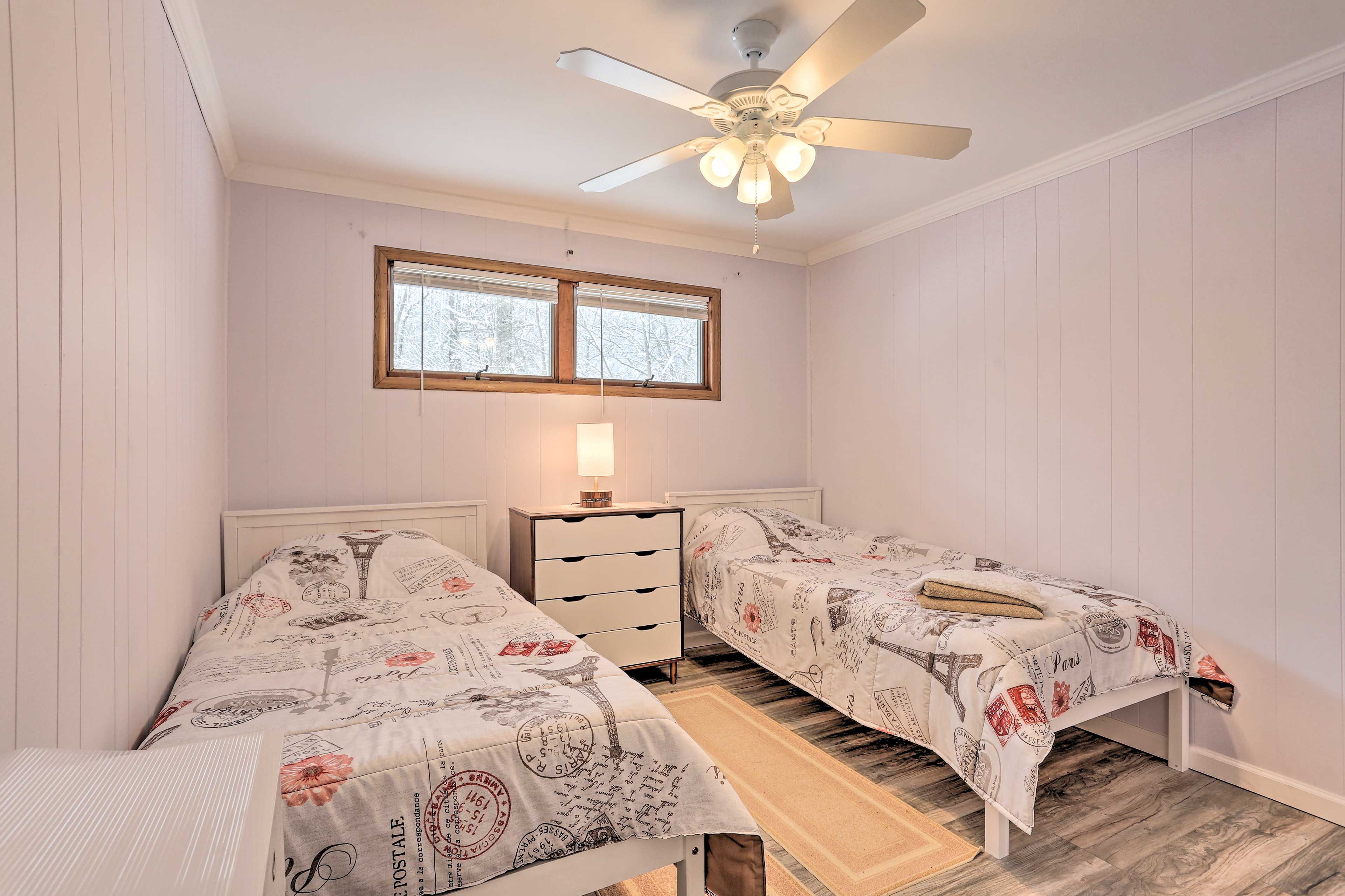 Bedroom 5 | 2 Twin Beds | Main Floor