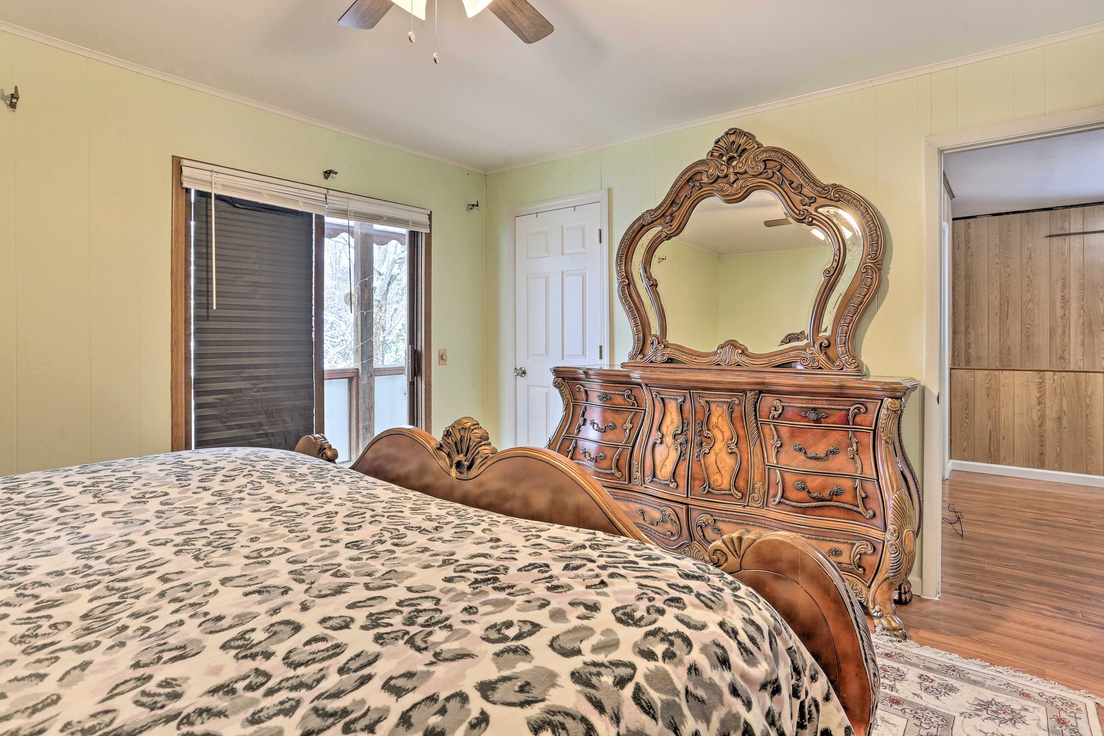 Bedroom 1 | King Bed | 2nd Floor