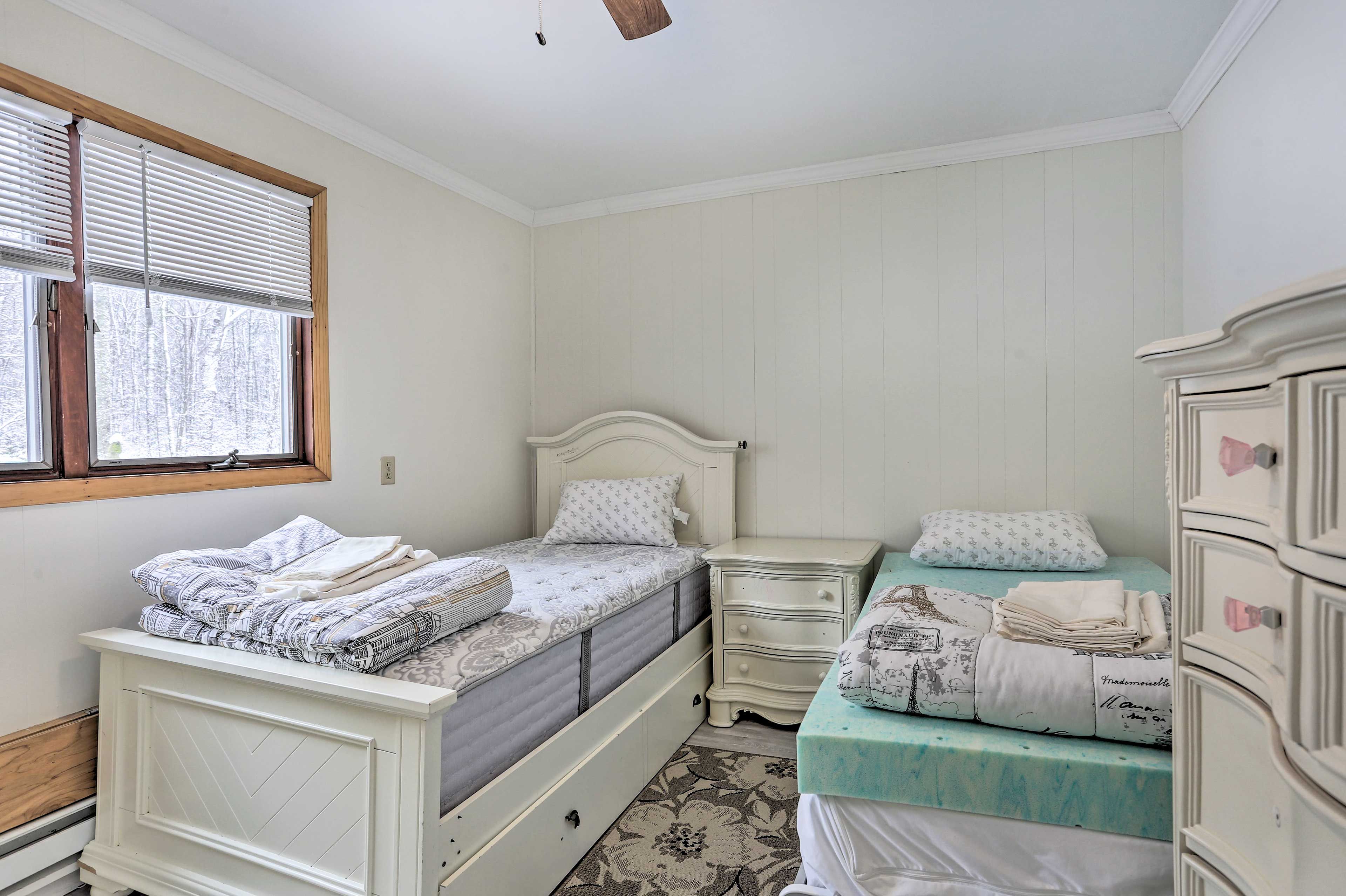 Bedroom 6 | 2 Twin Beds | Main Floor