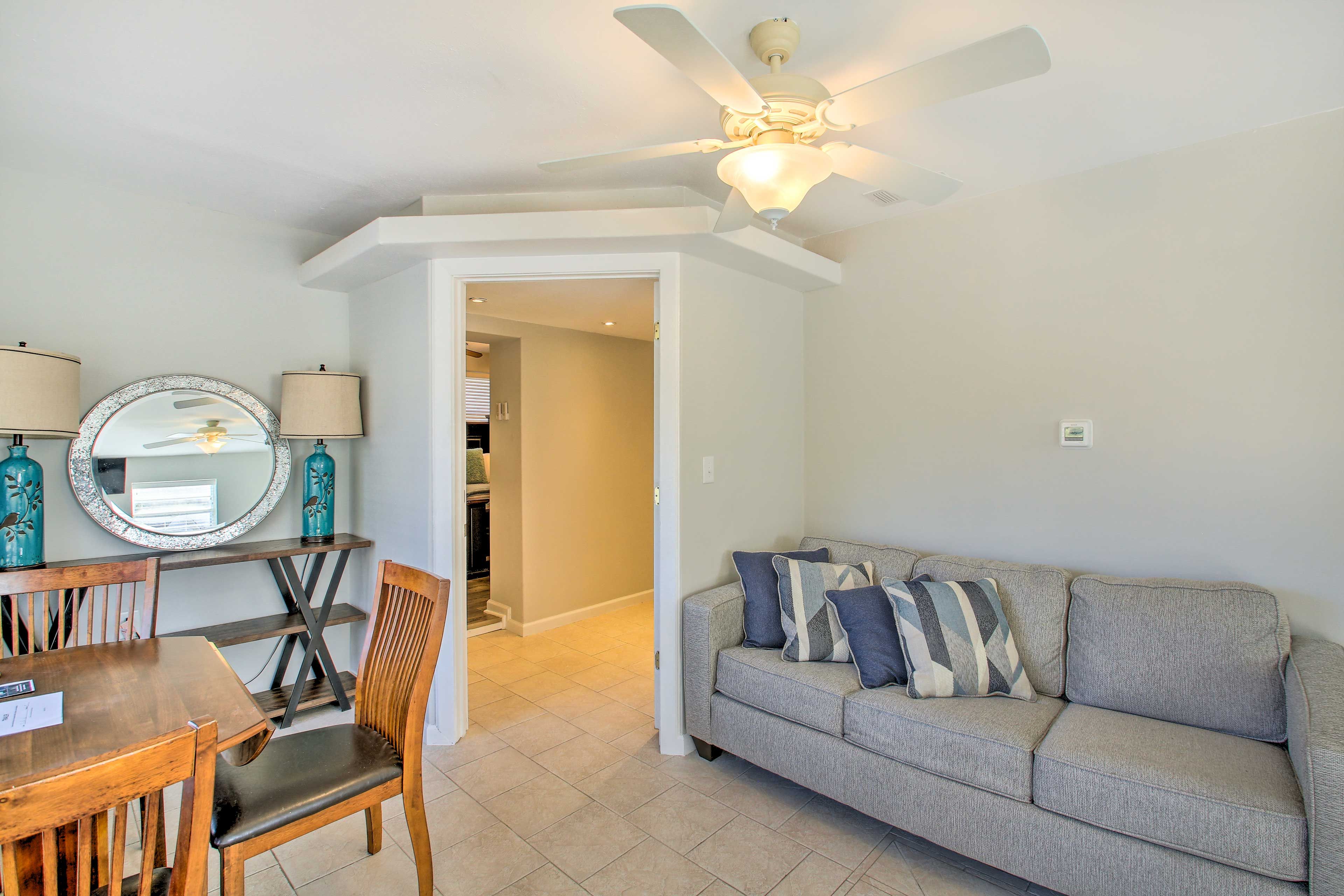 Lounge Area | Smart TV | Main Level