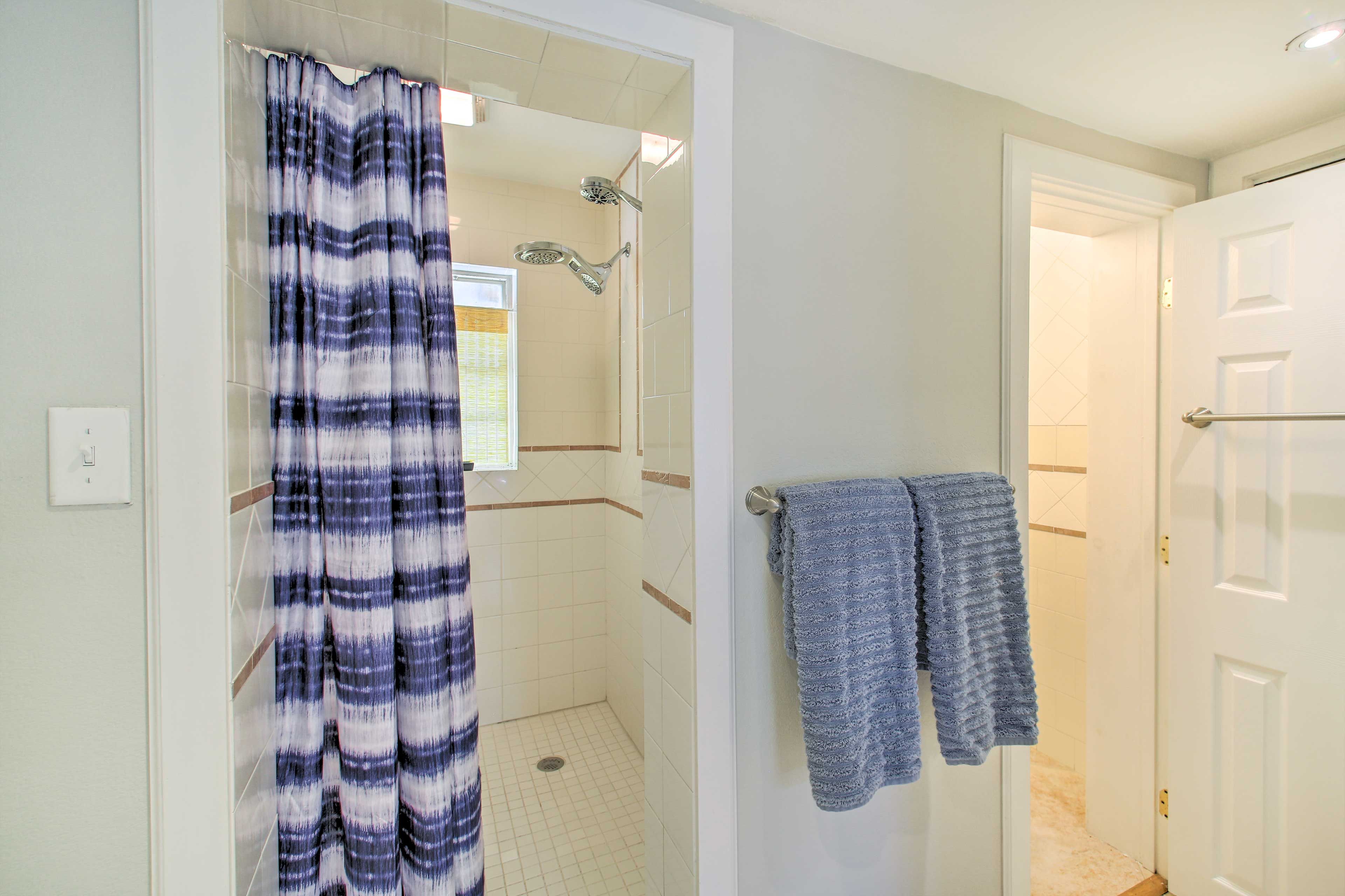 Full Bathroom | Complimentary Toiletries | Shampoo Provided | Lower Level