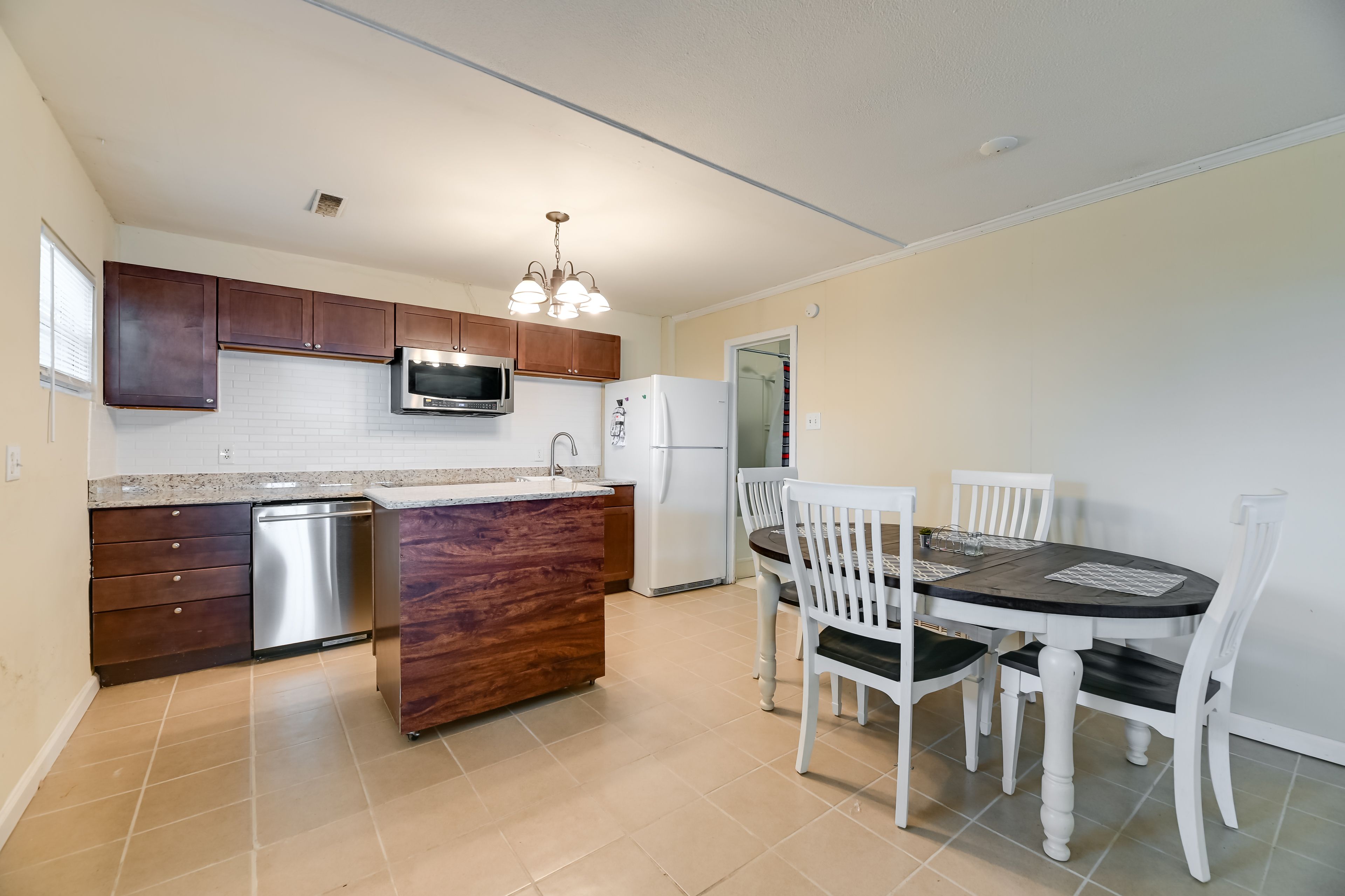 Fully Equipped Kitchen | Cooking Basics | Coffee Maker | Toaster