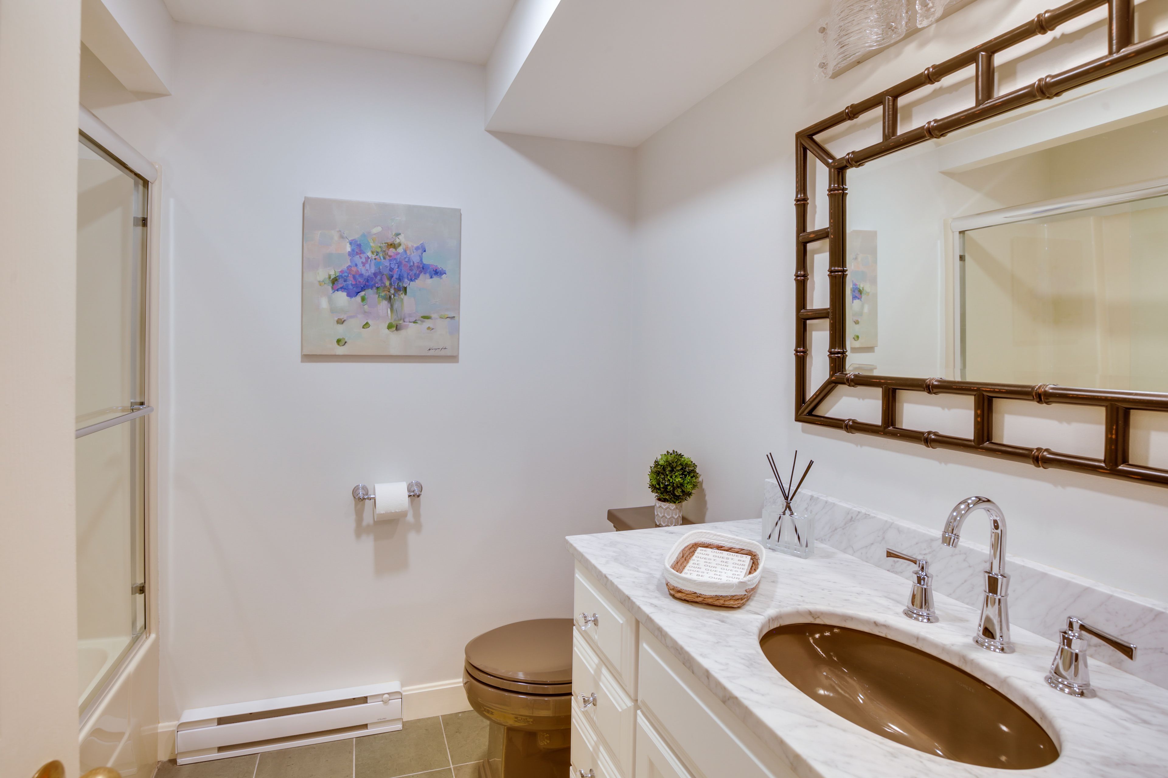 Full Bathroom | Shower/Tub Combo