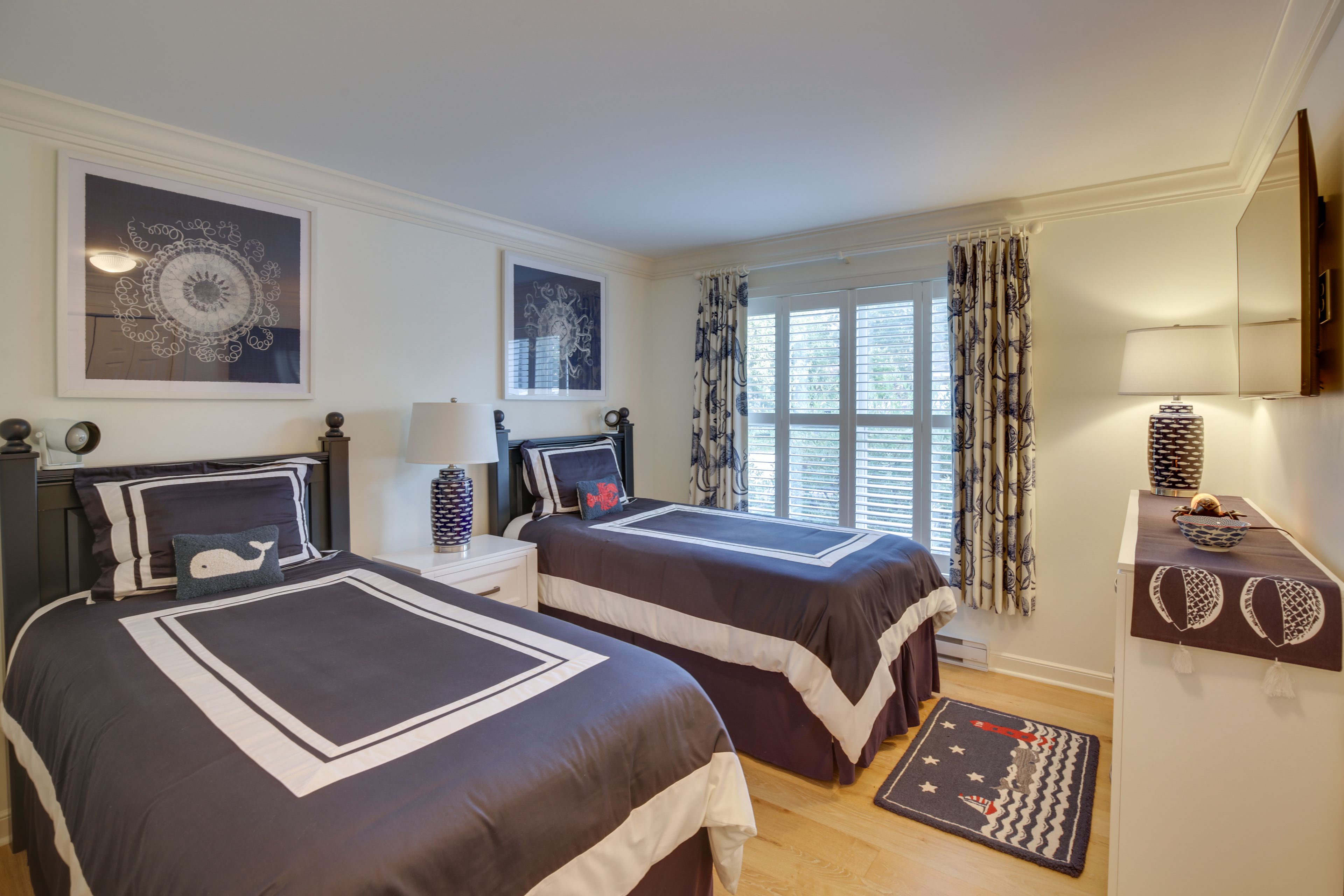 Bedroom 2 | 2 Twin Beds | Smart TV