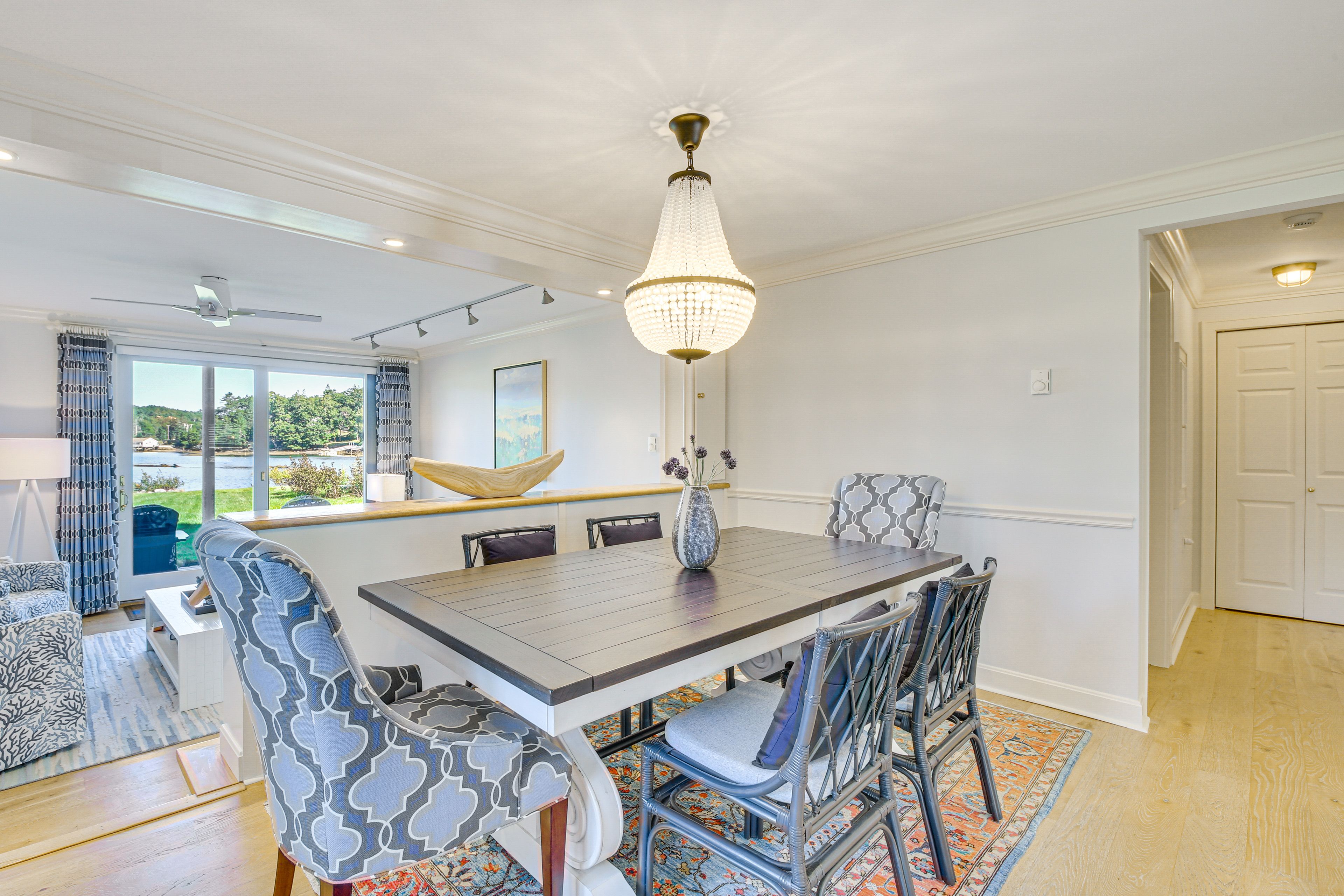 Dining Area | Dishware & Flatware Provided