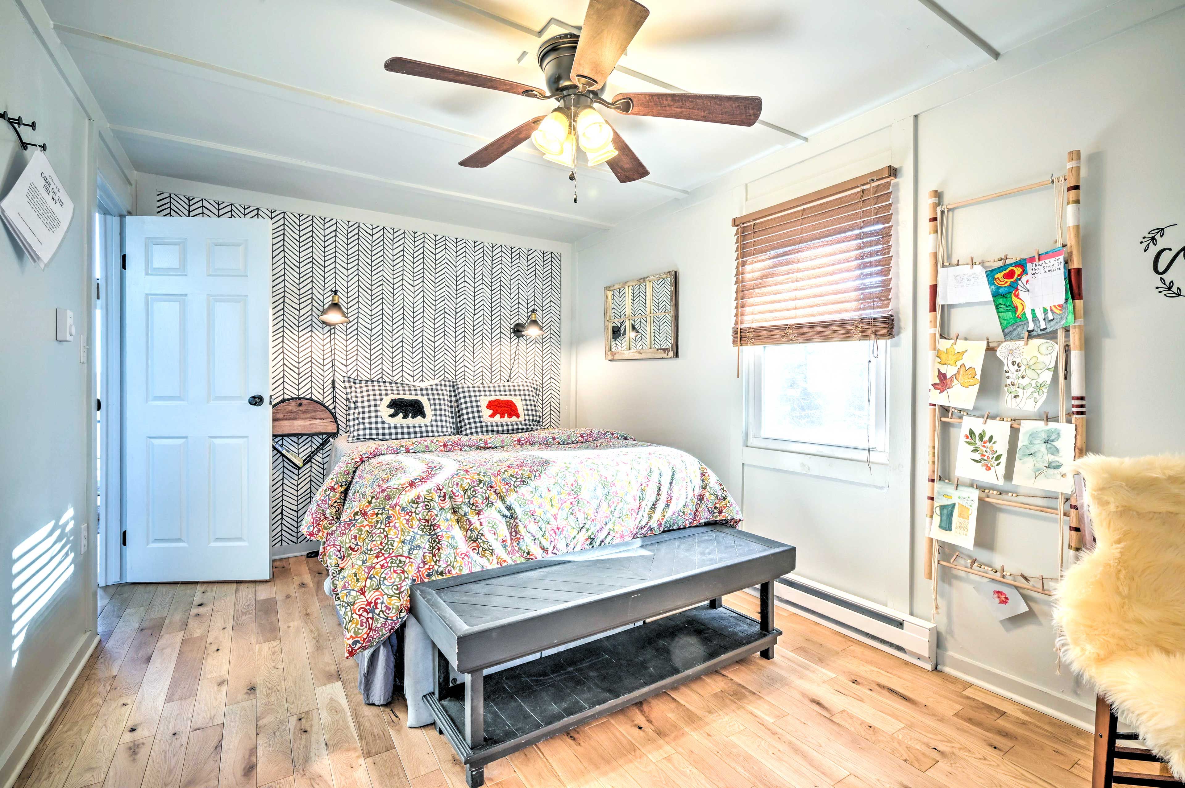 Bedroom | Queen Bed | Desk Workspace