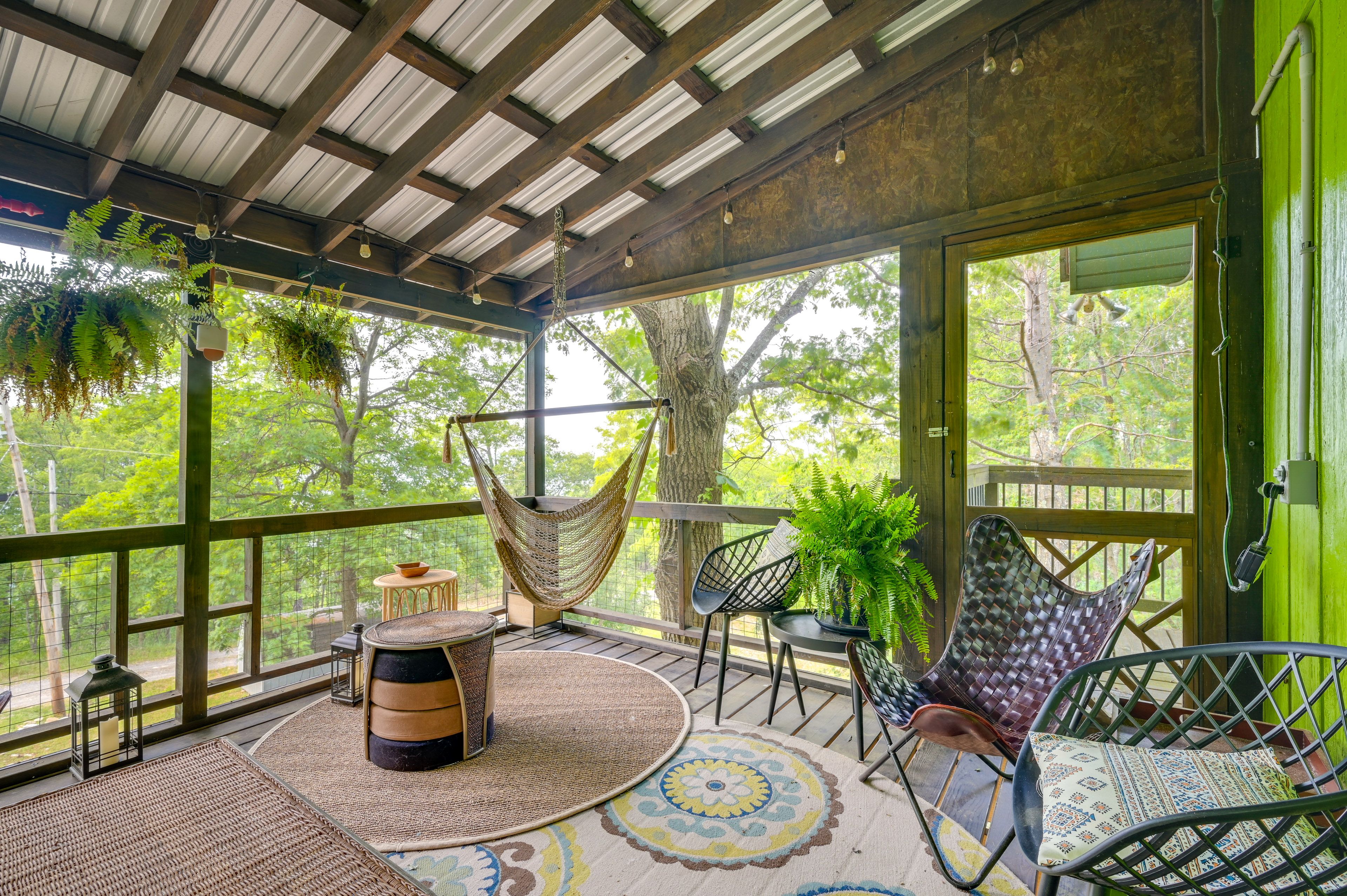 Screened-In Porch