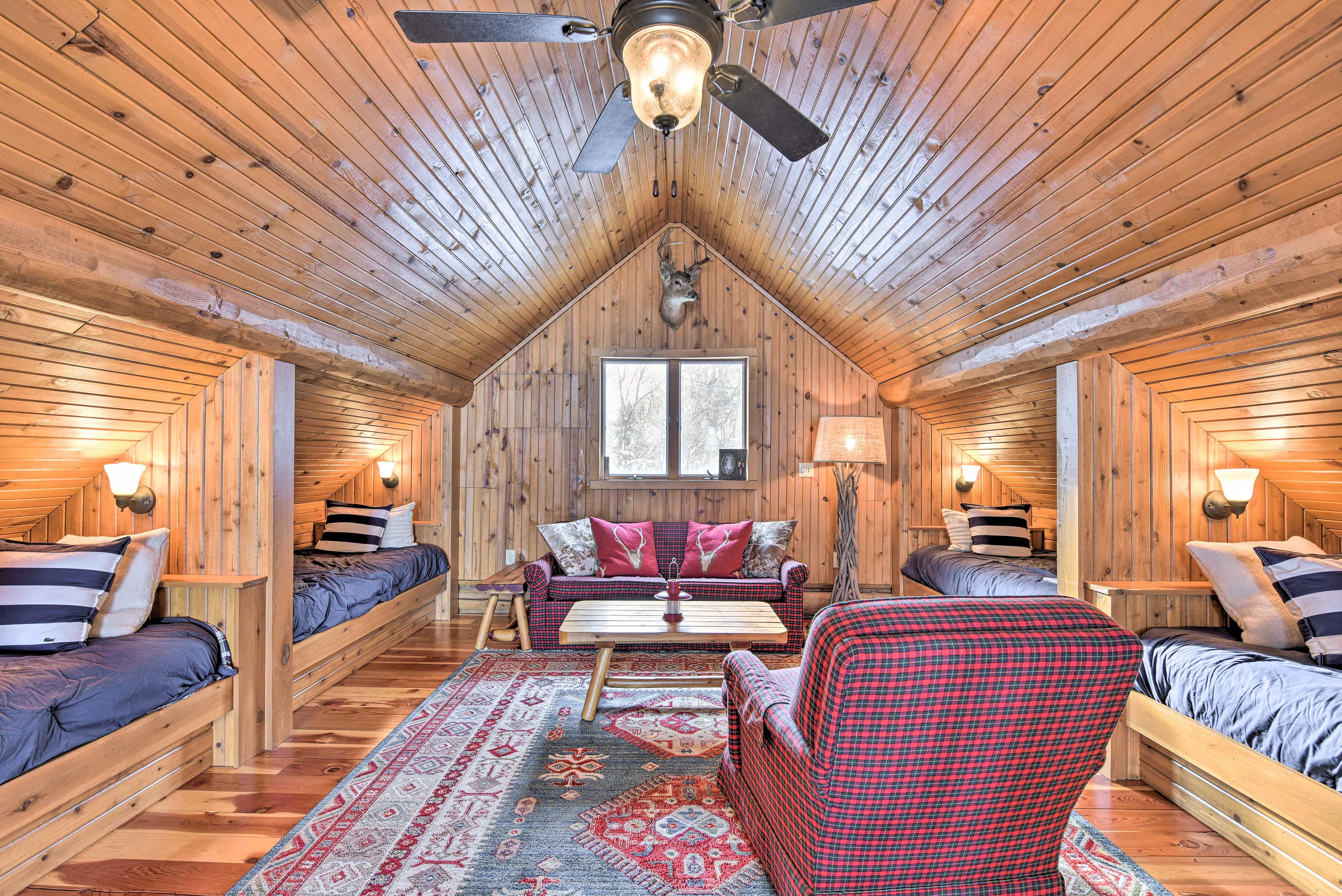 Loft | 4 Twin Beds | Sleeper Sofa
