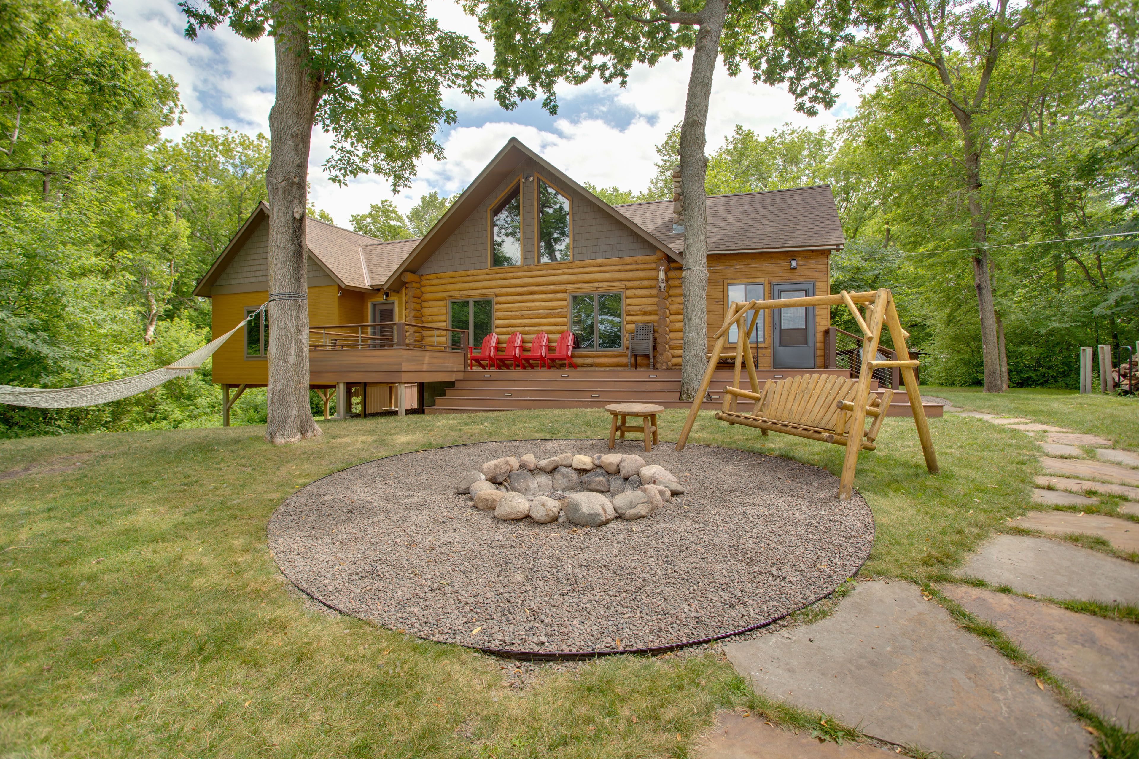 New London Vacation Rental | 3BR | 2.5BA | 2,080 Sq Ft | Stairs Required
