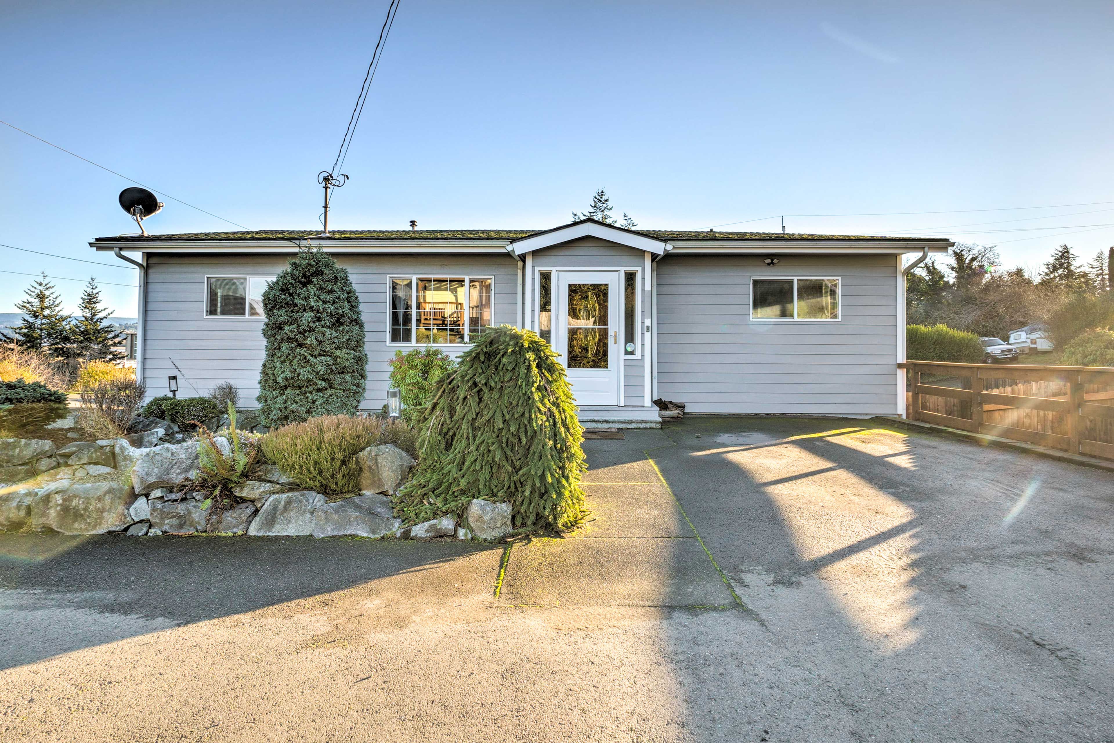Exterior | Driveway (2 Vehicles) | Garage (2 Vehicles)