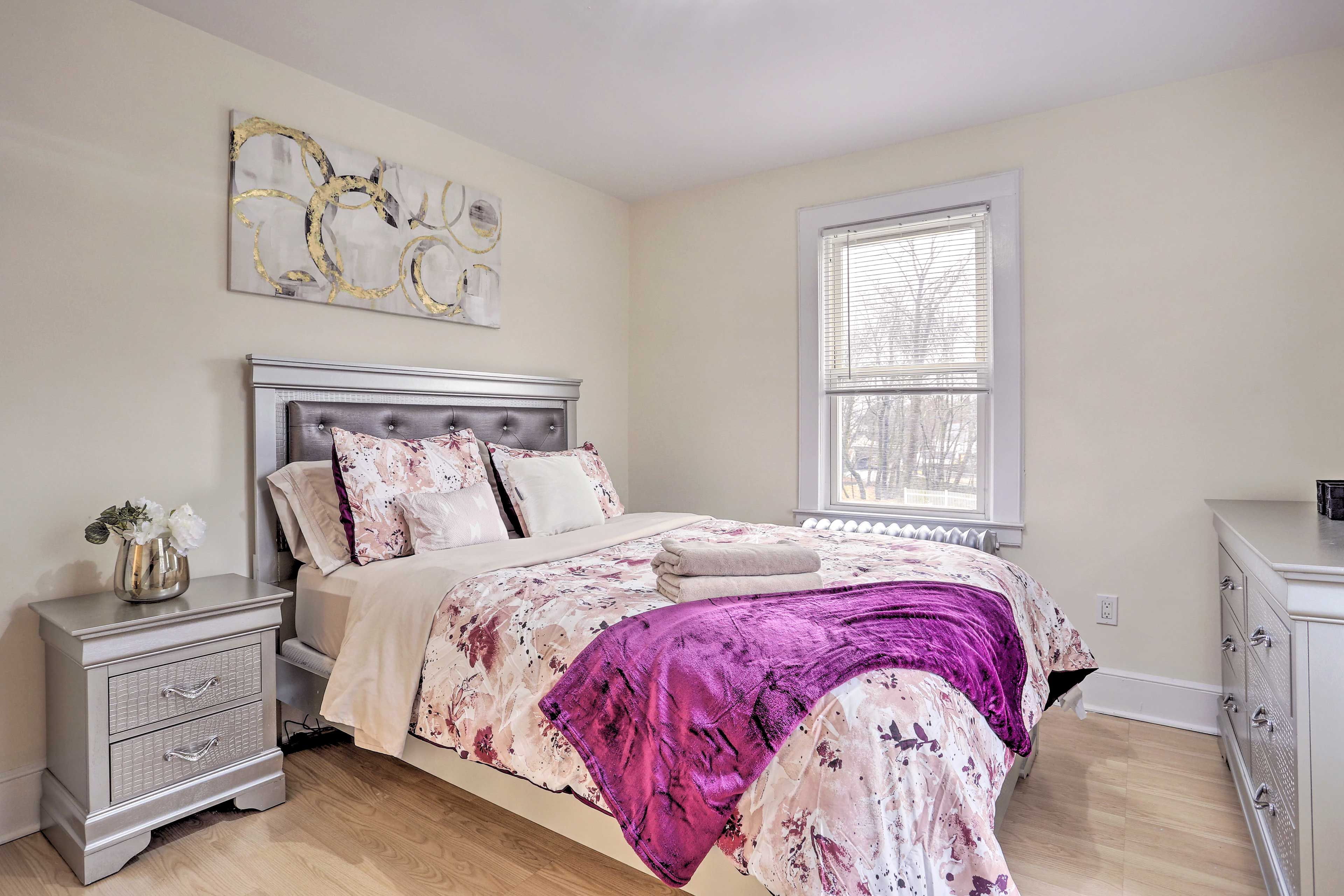 Bedroom 2 | 2nd Floor | Queen Bed