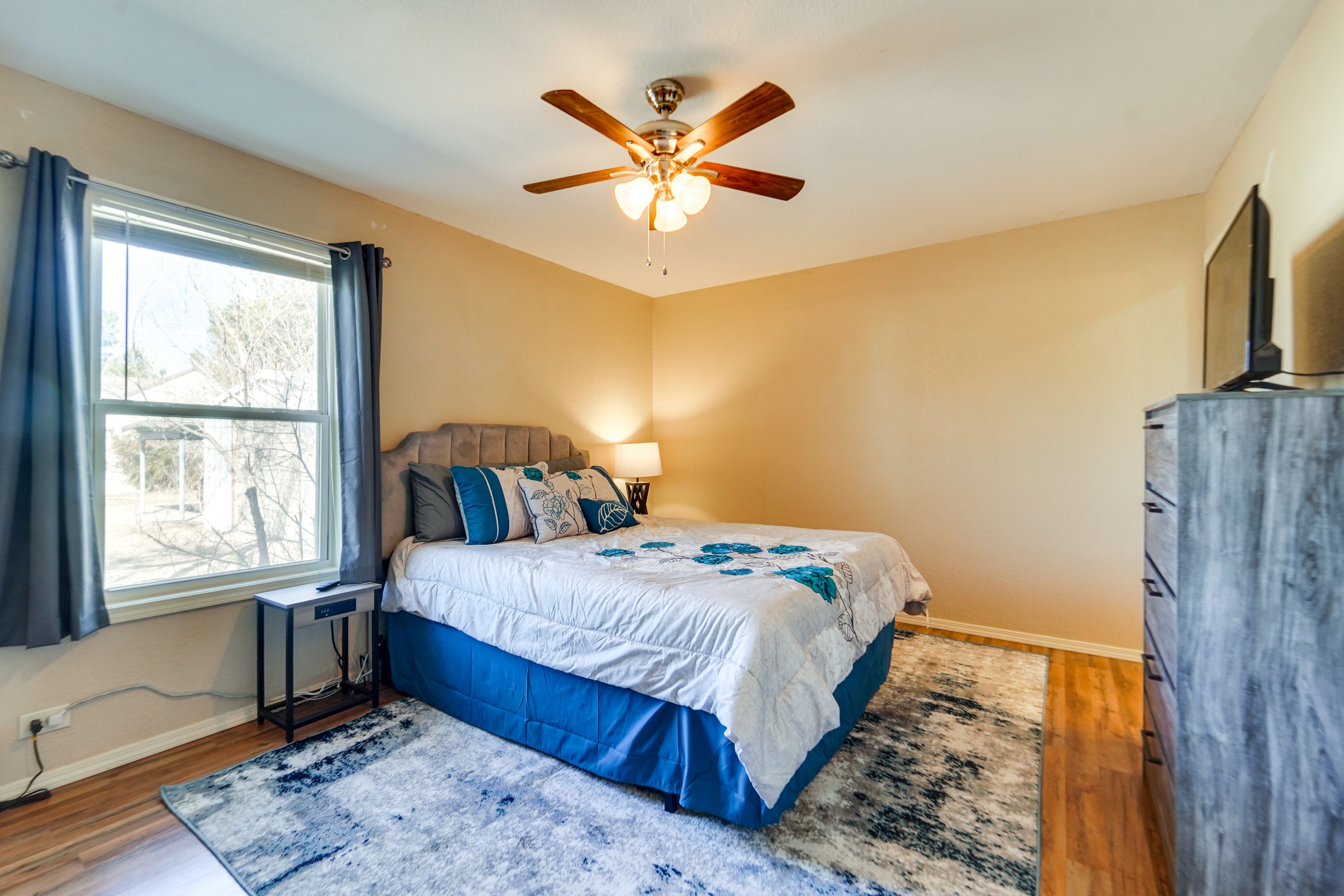 Bedroom 1 | Queen Bed | Linens Provided | En-Suite Bathroom