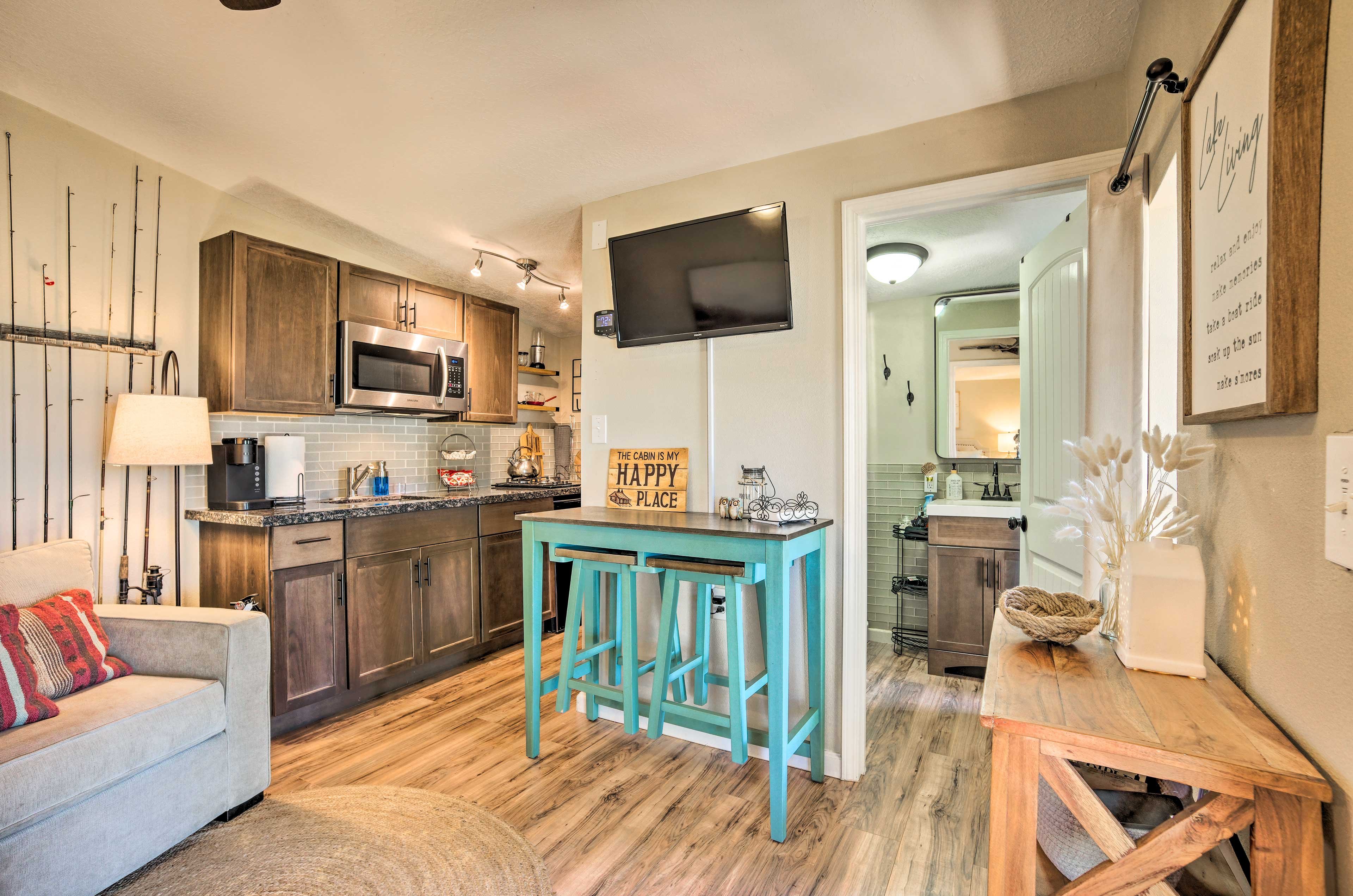 Living Area | Smart TV | Central A/C