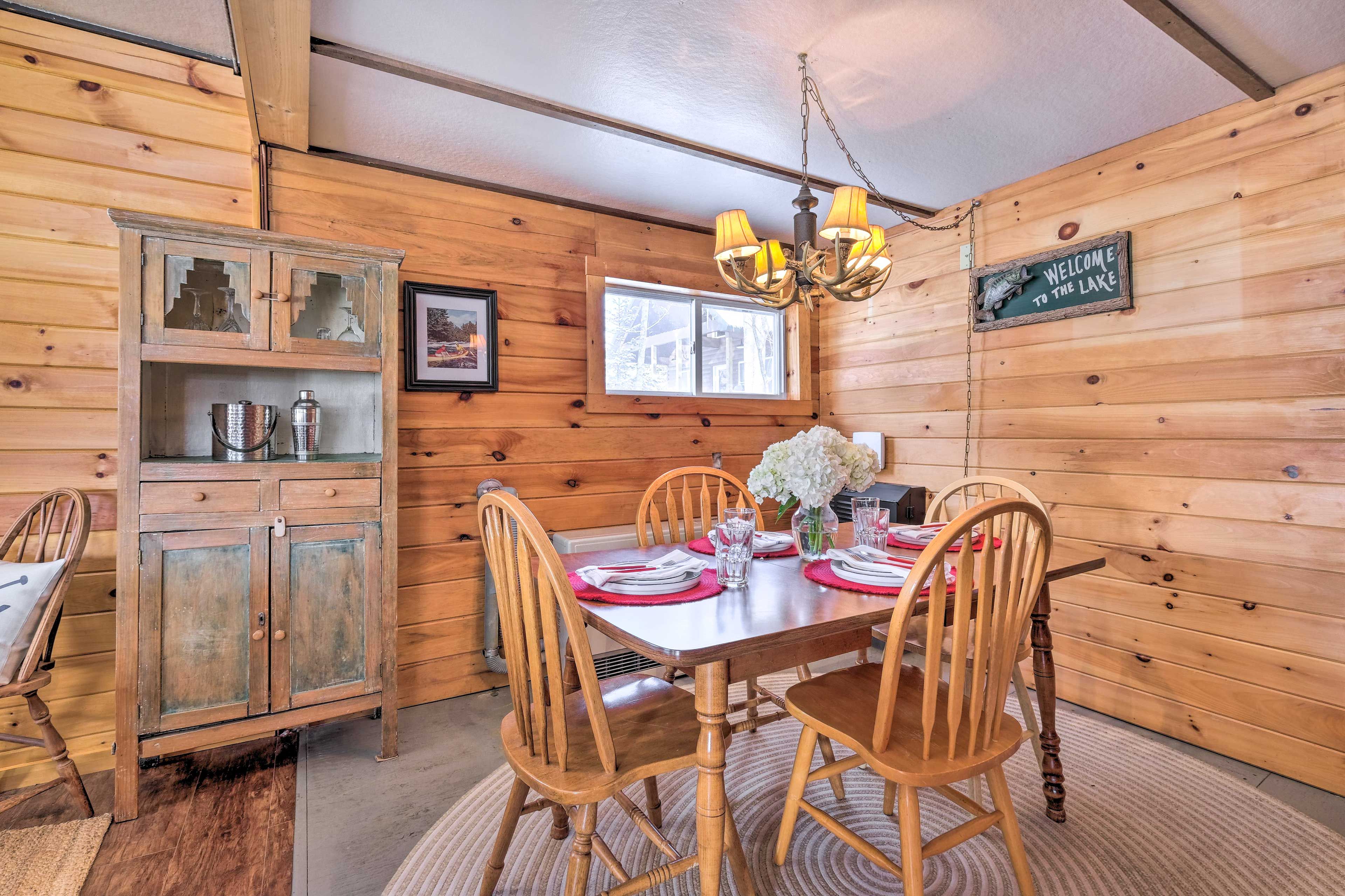 Dining Room | Dishware/Flatware Provided