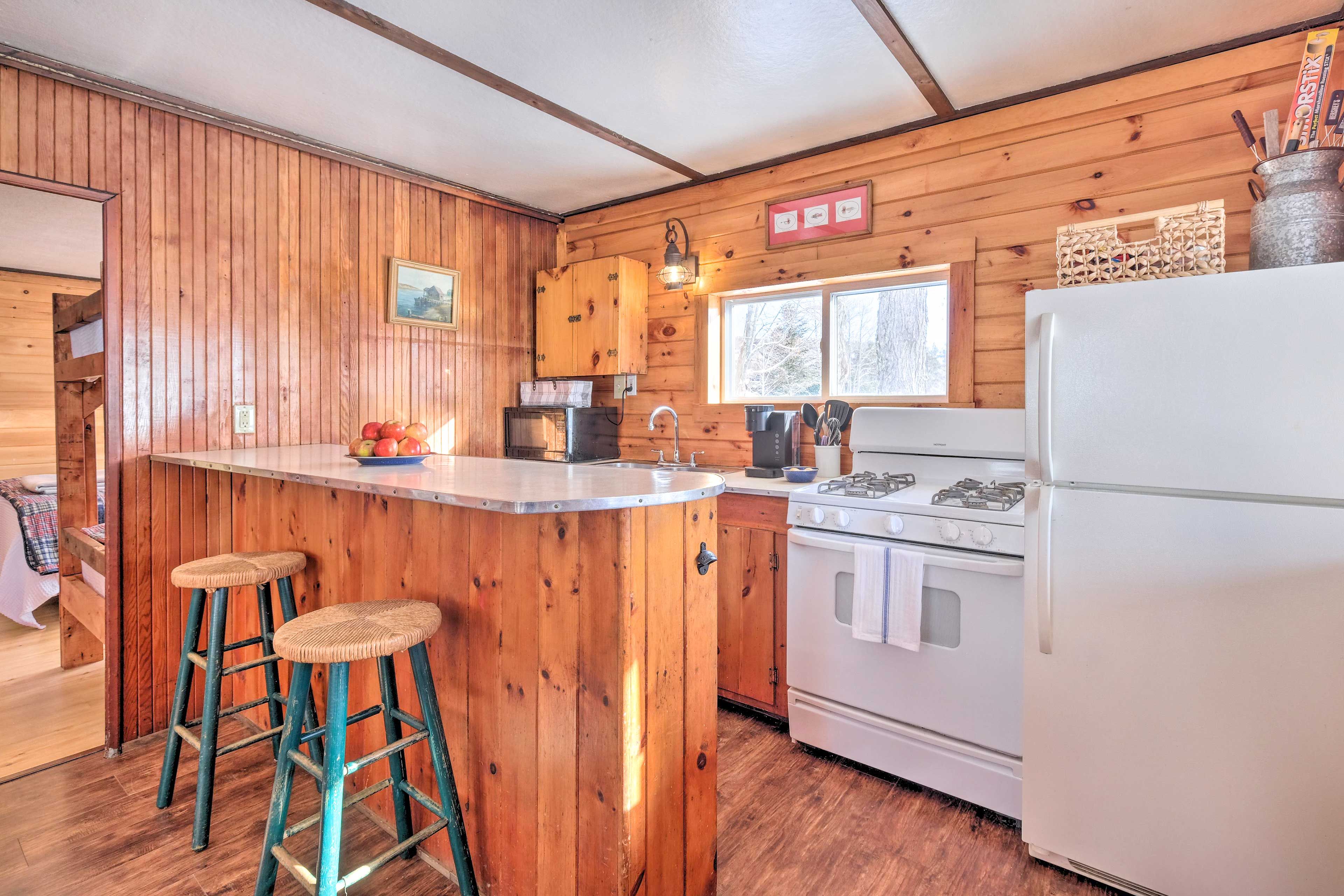 Kitchen | Cooking Basics | Coffee Maker | Paper Towels/Trash Bags Provided