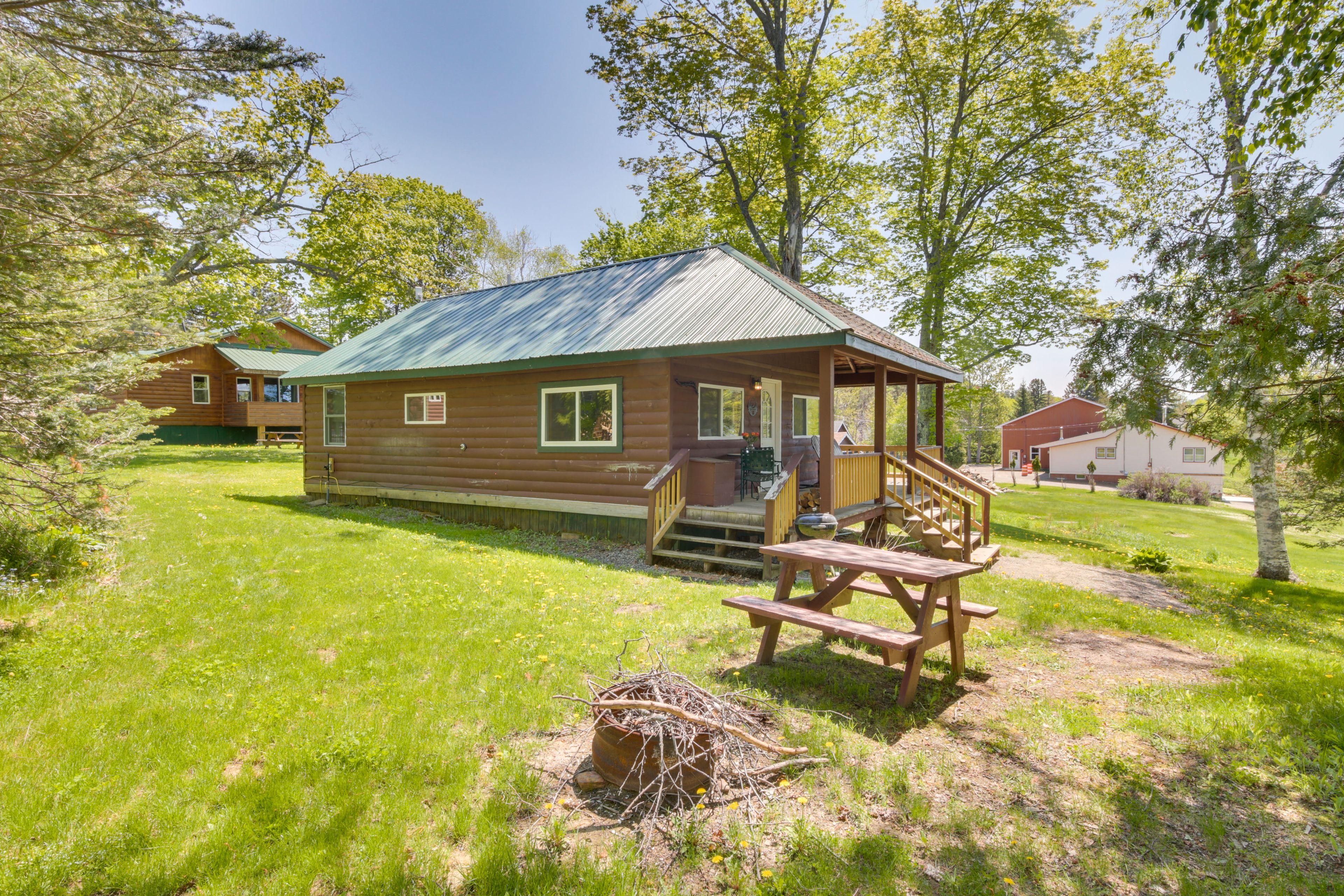 Exterior | Picnic Table | Grill