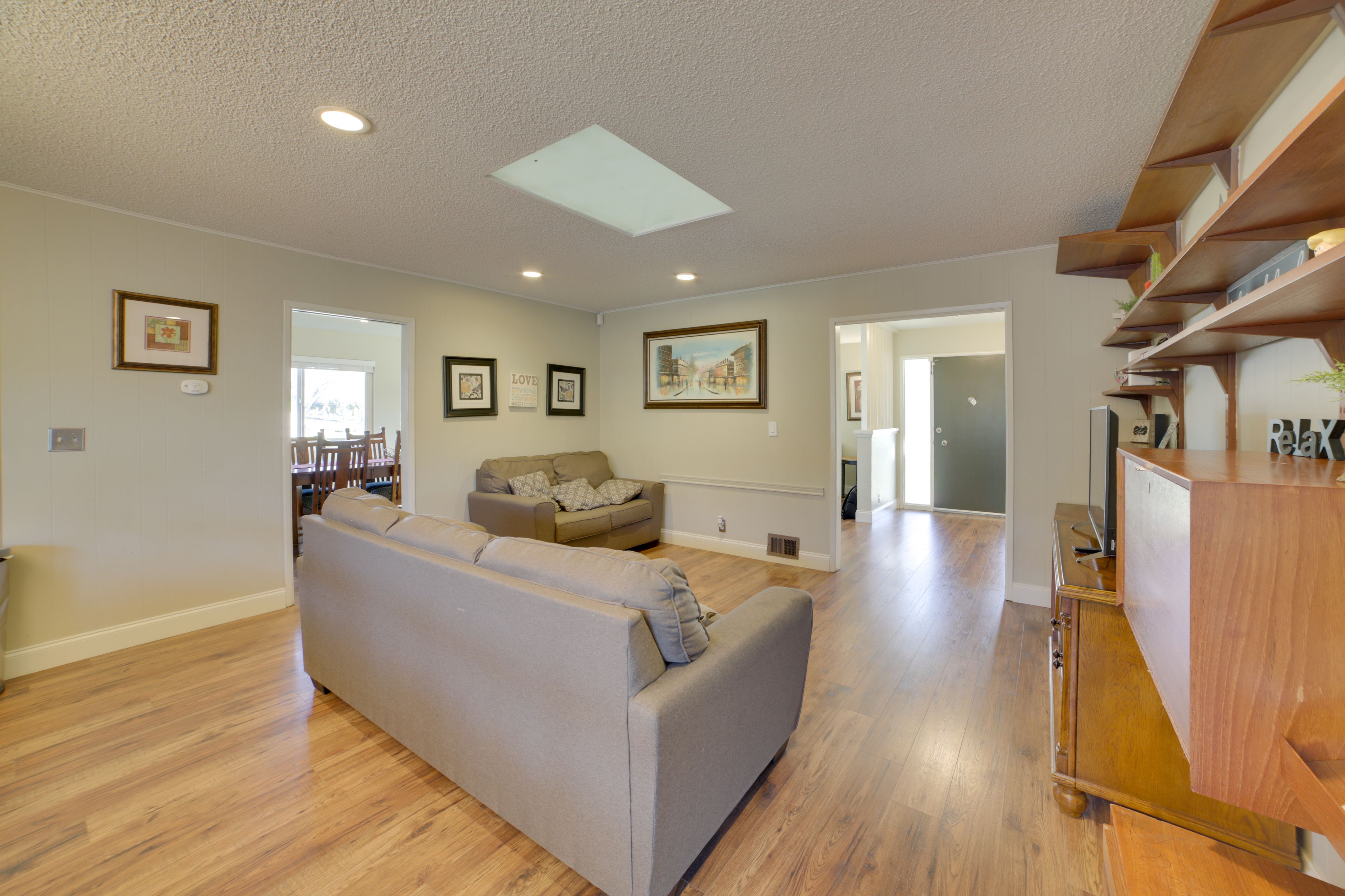 2nd Living Area | Flat-Screen TVs