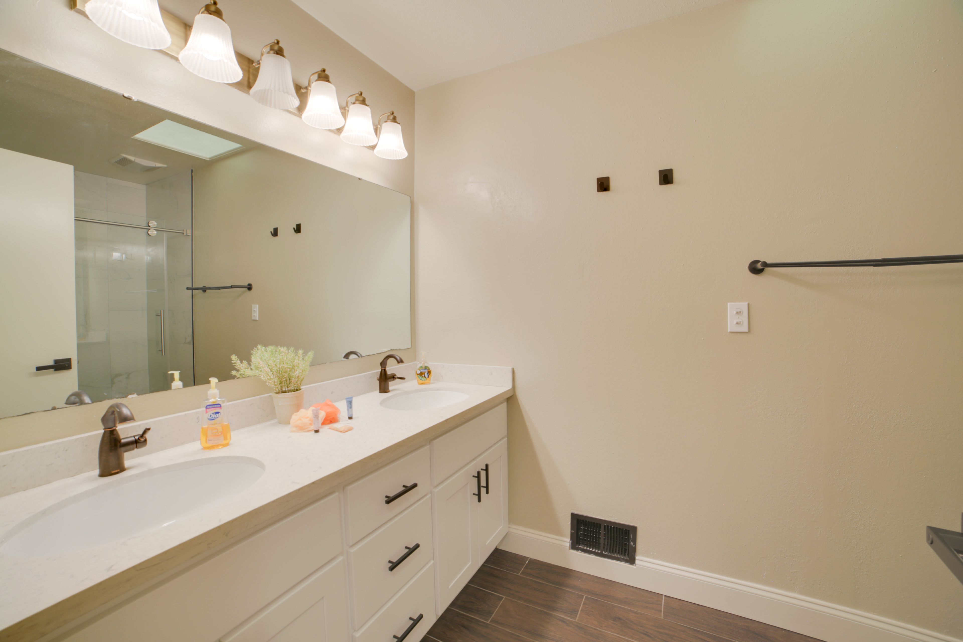 Full Bathroom | Hair Dryers | Towels Provided