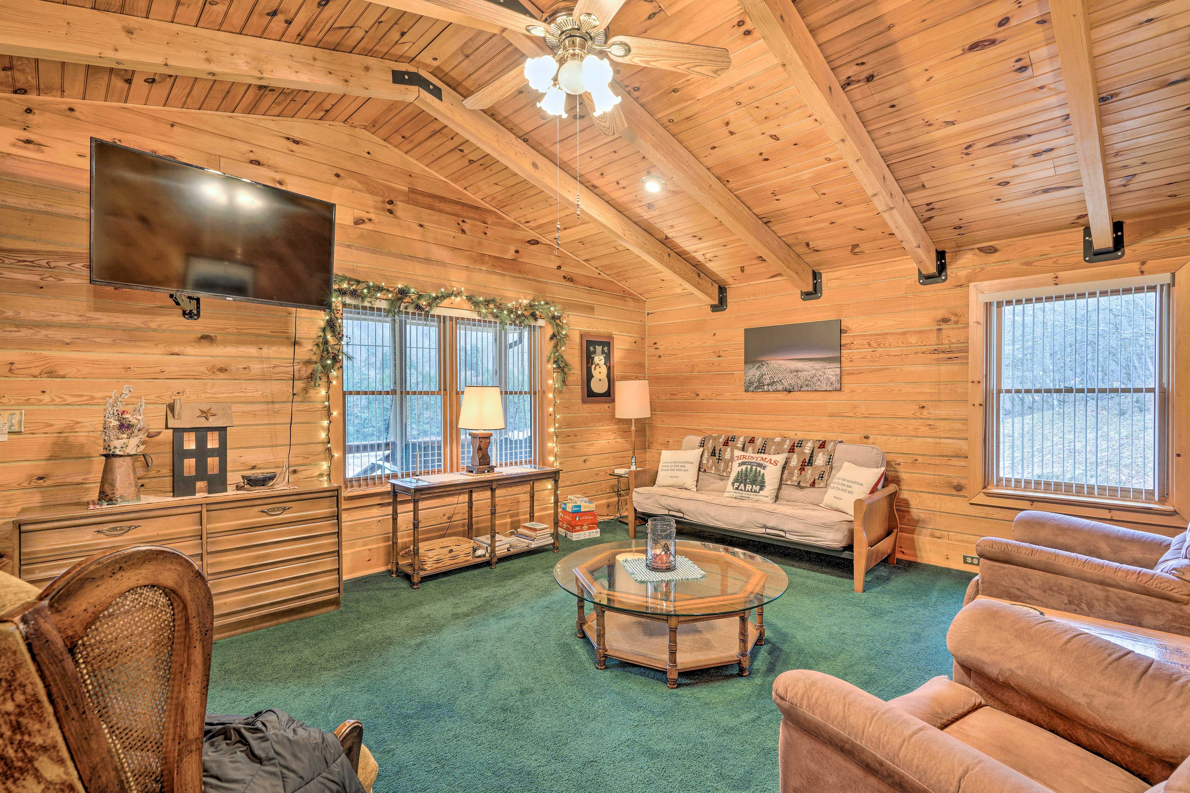 Living Room | Free WiFi | Smart TV