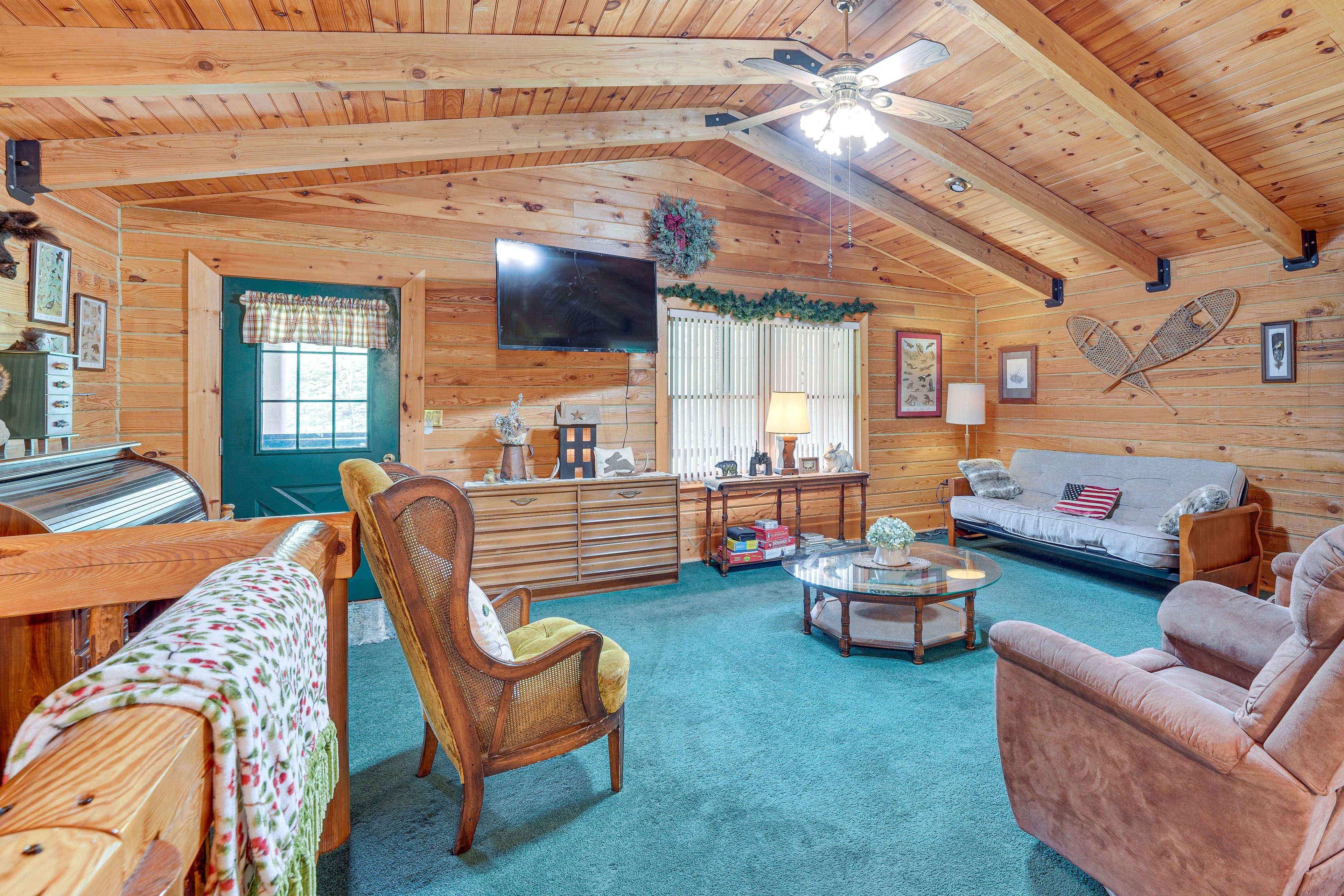 Living Room | Free WiFi | Smart TV