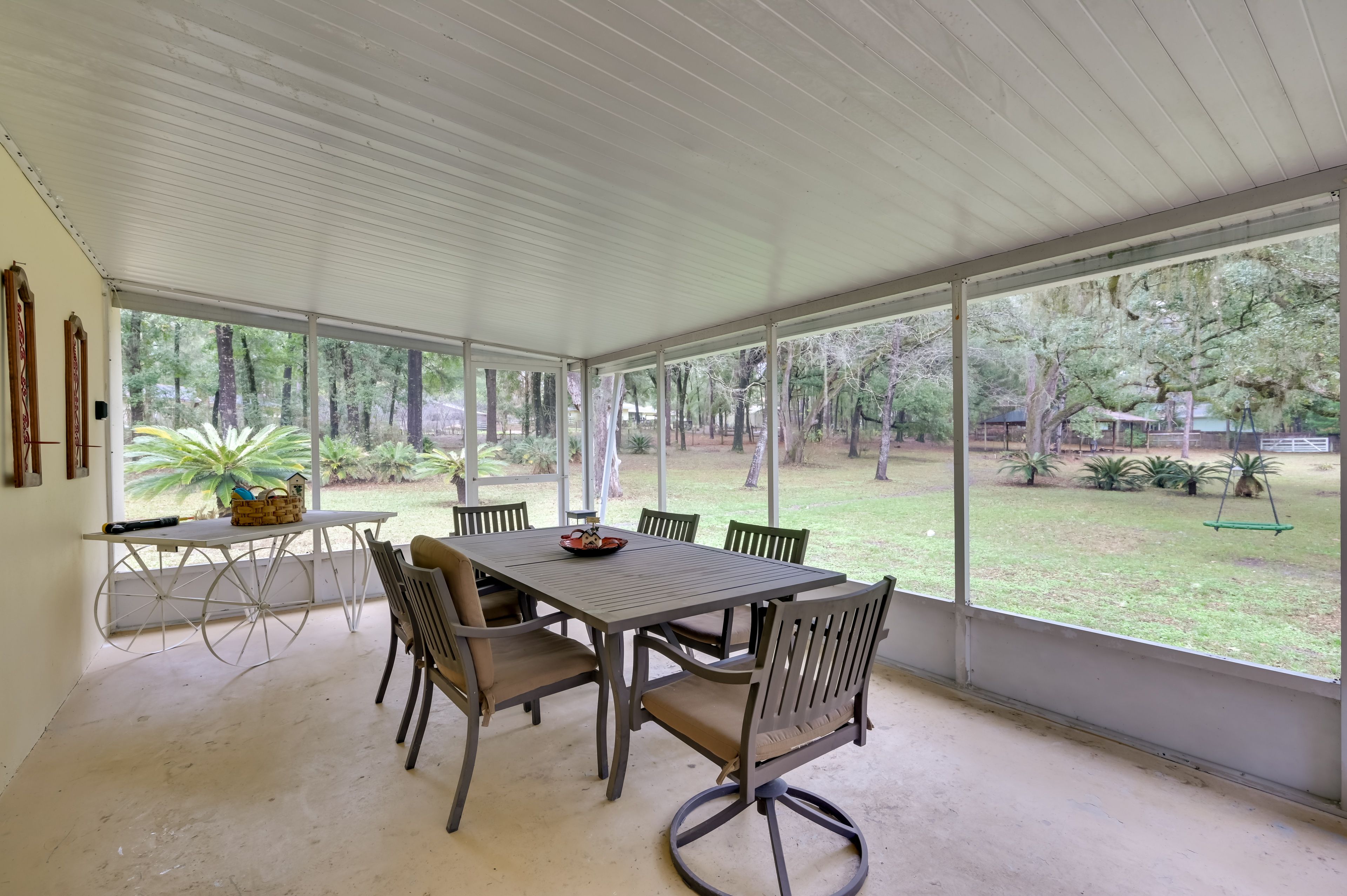 Screened-In Porch