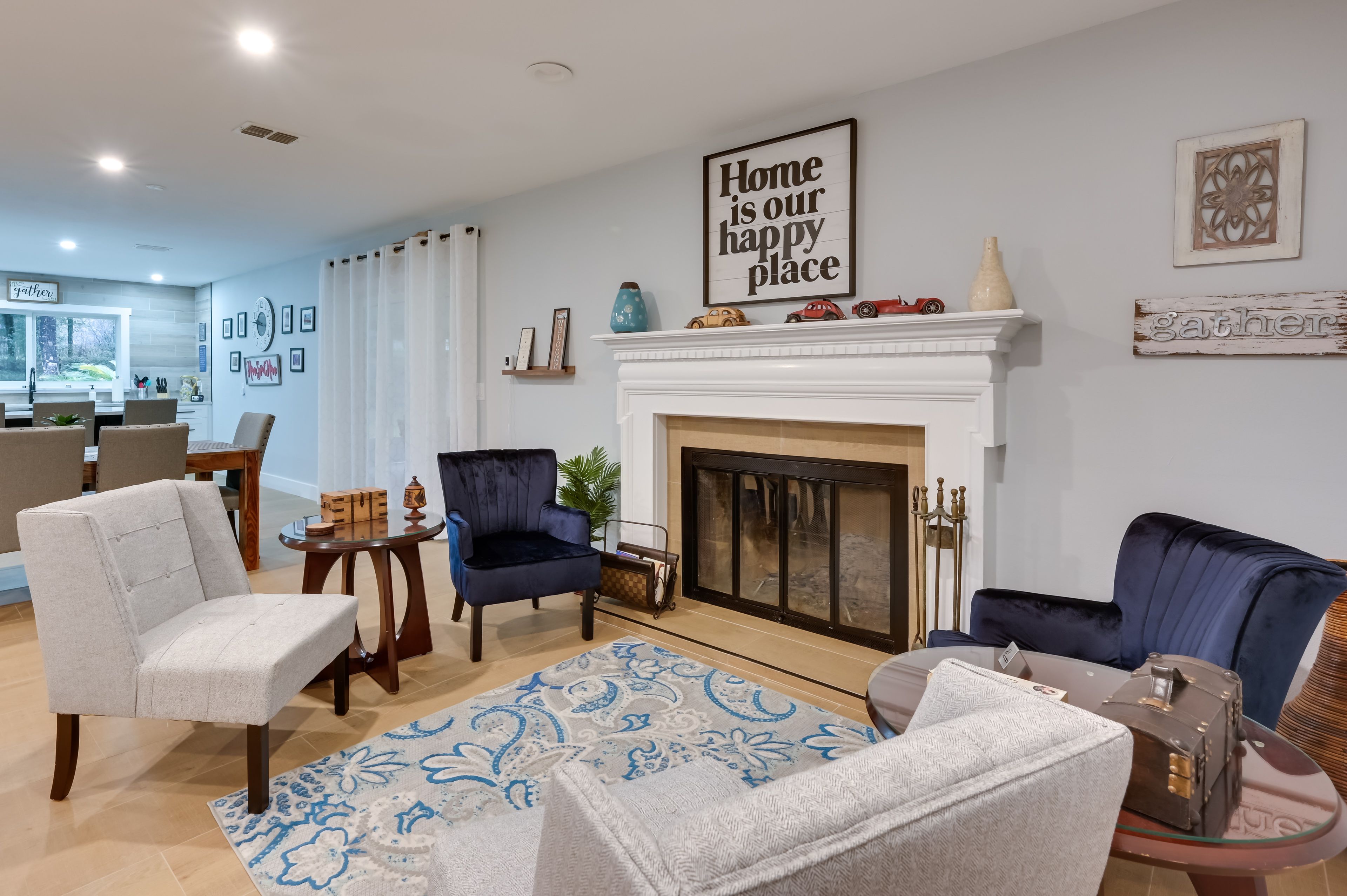 Living Room | Free WiFi | Central A/C & Heat