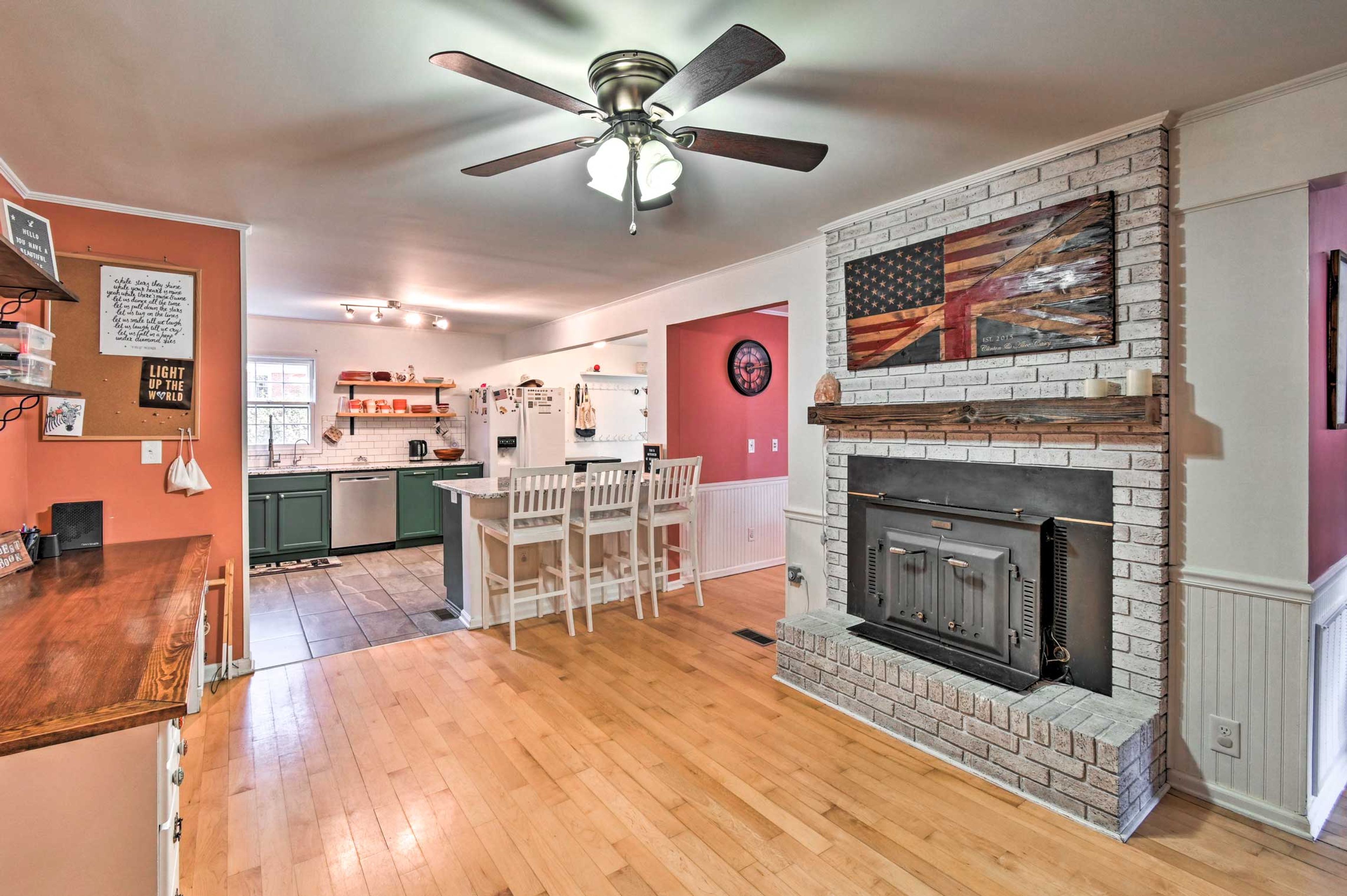 Aberdeen Vacation Rental | 5BR | 3BA | 2,700 Sq Ft | Stairs or Ramp Available
