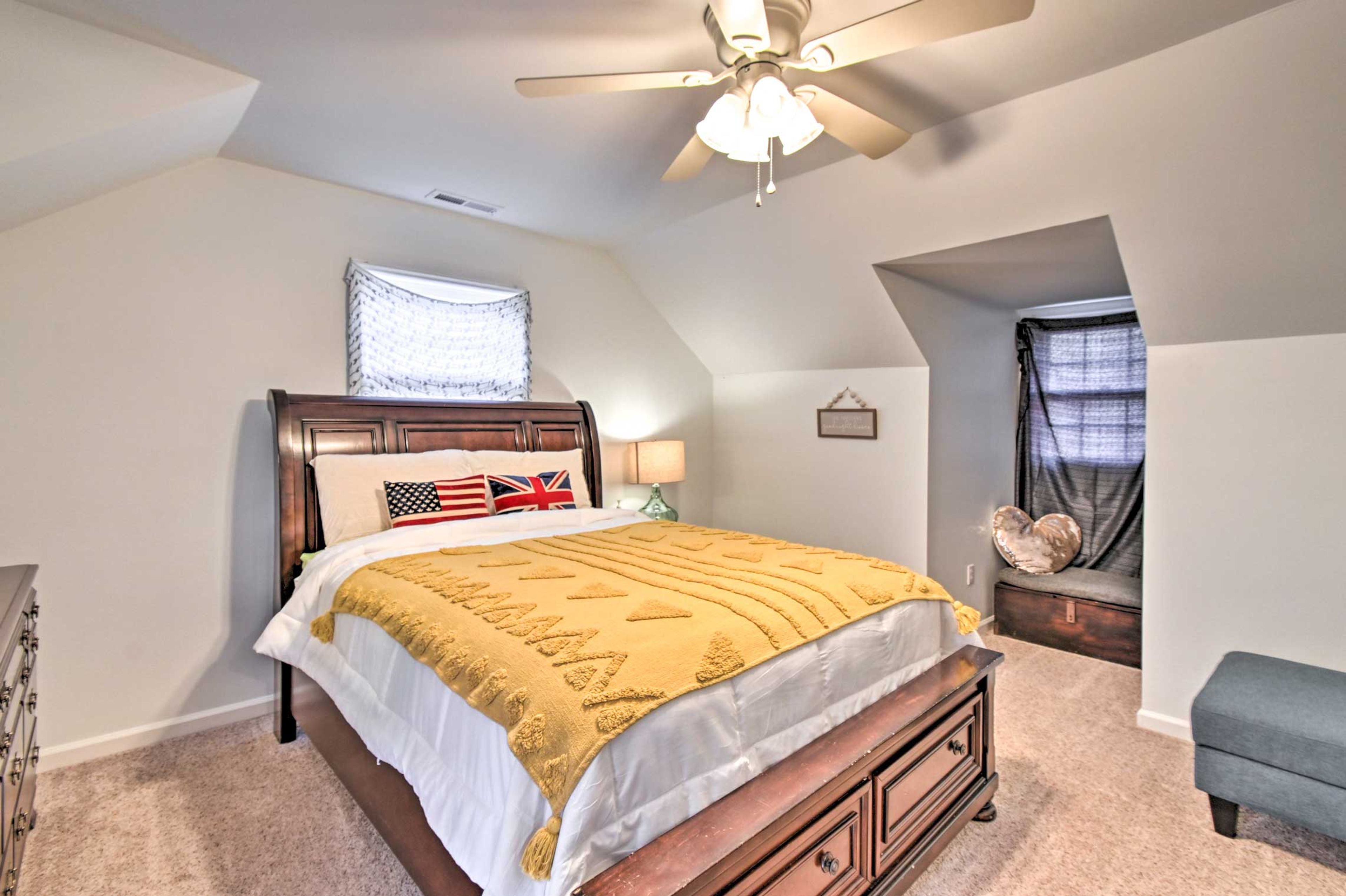 Bedroom 3 | 2nd Floor | Queen Bed | En-Suite Bathroom