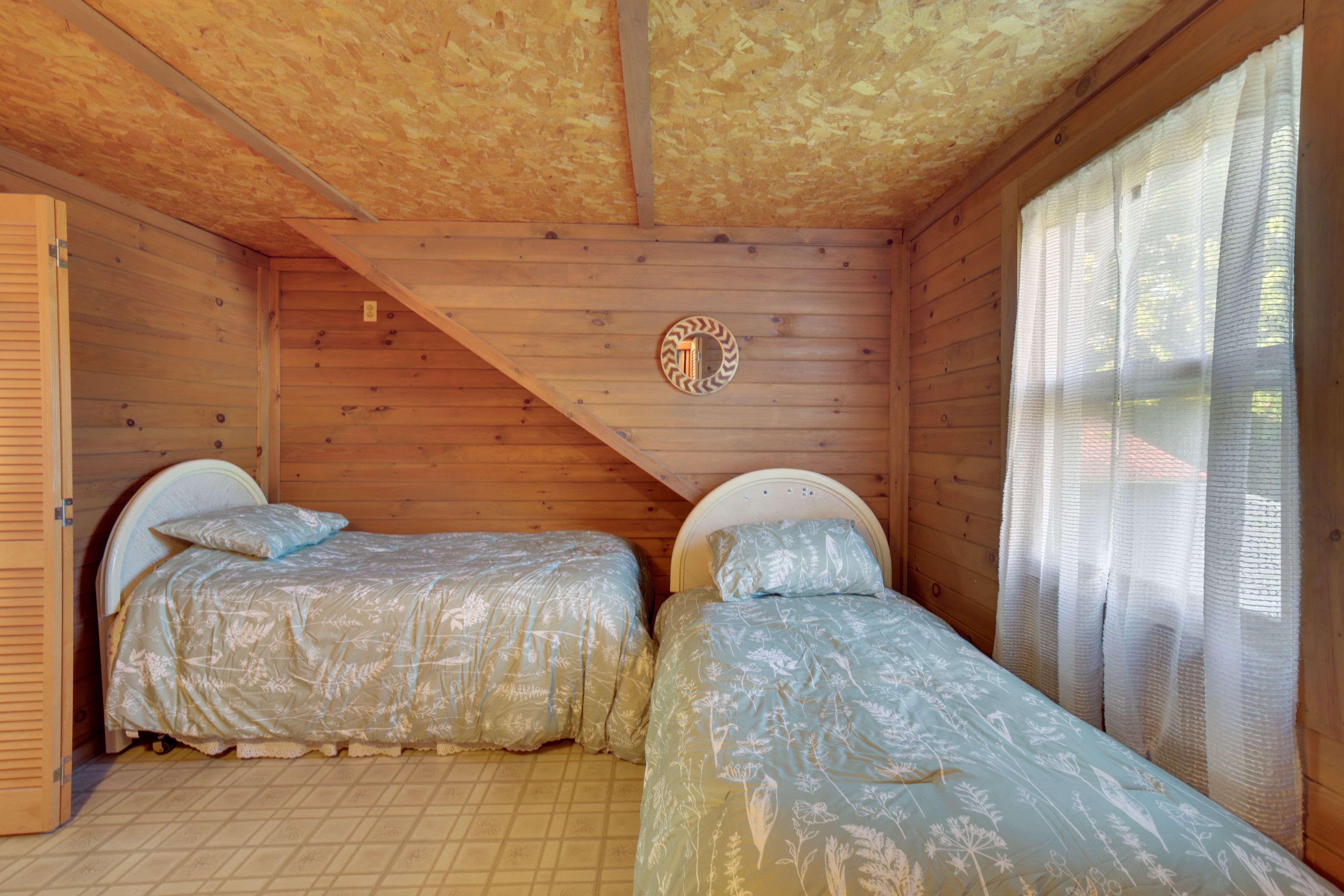 Bedroom 3 | 2 Twin Beds | 2nd Floor