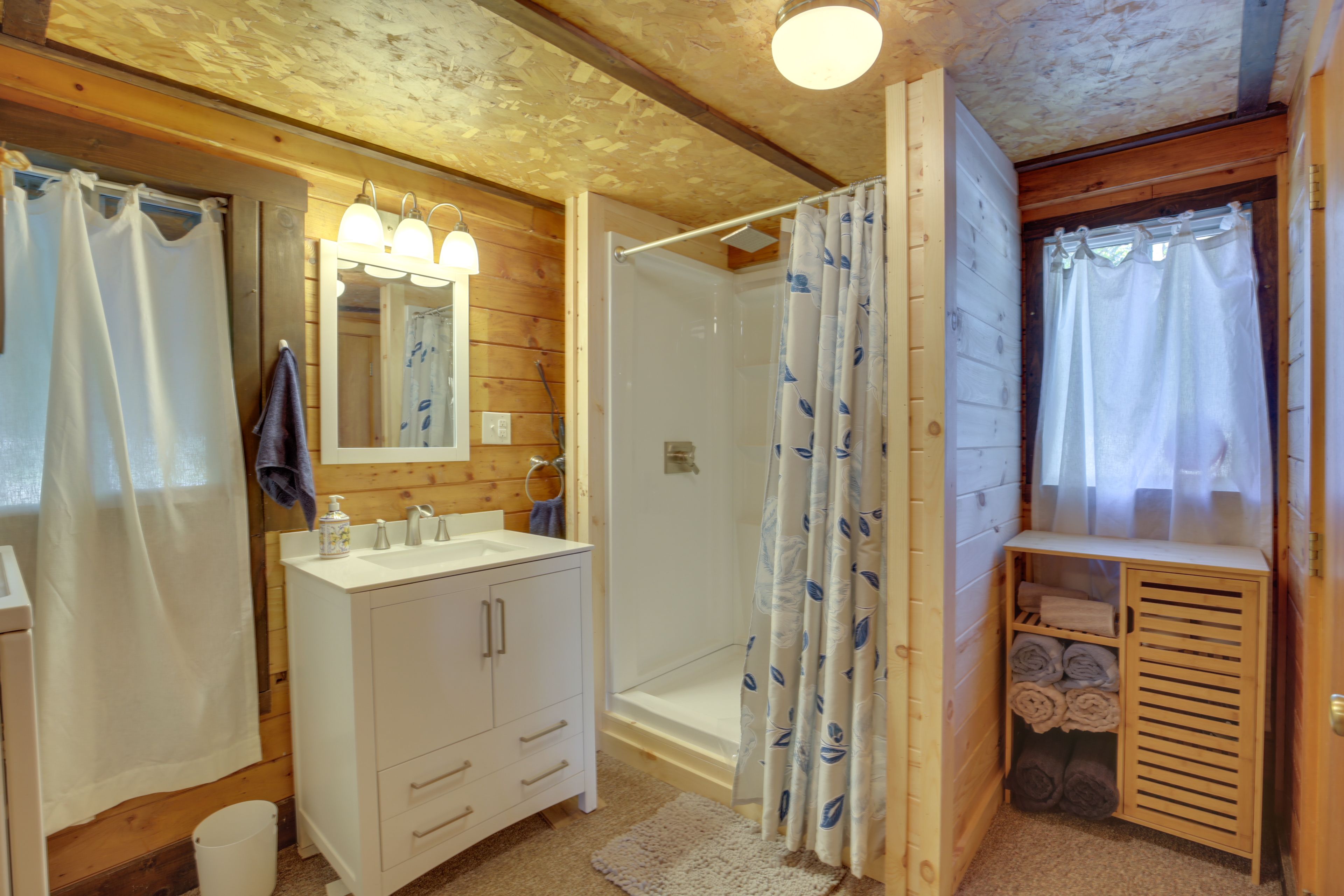Full Bathroom | In-Unit Laundry | Complimentary Toiletries