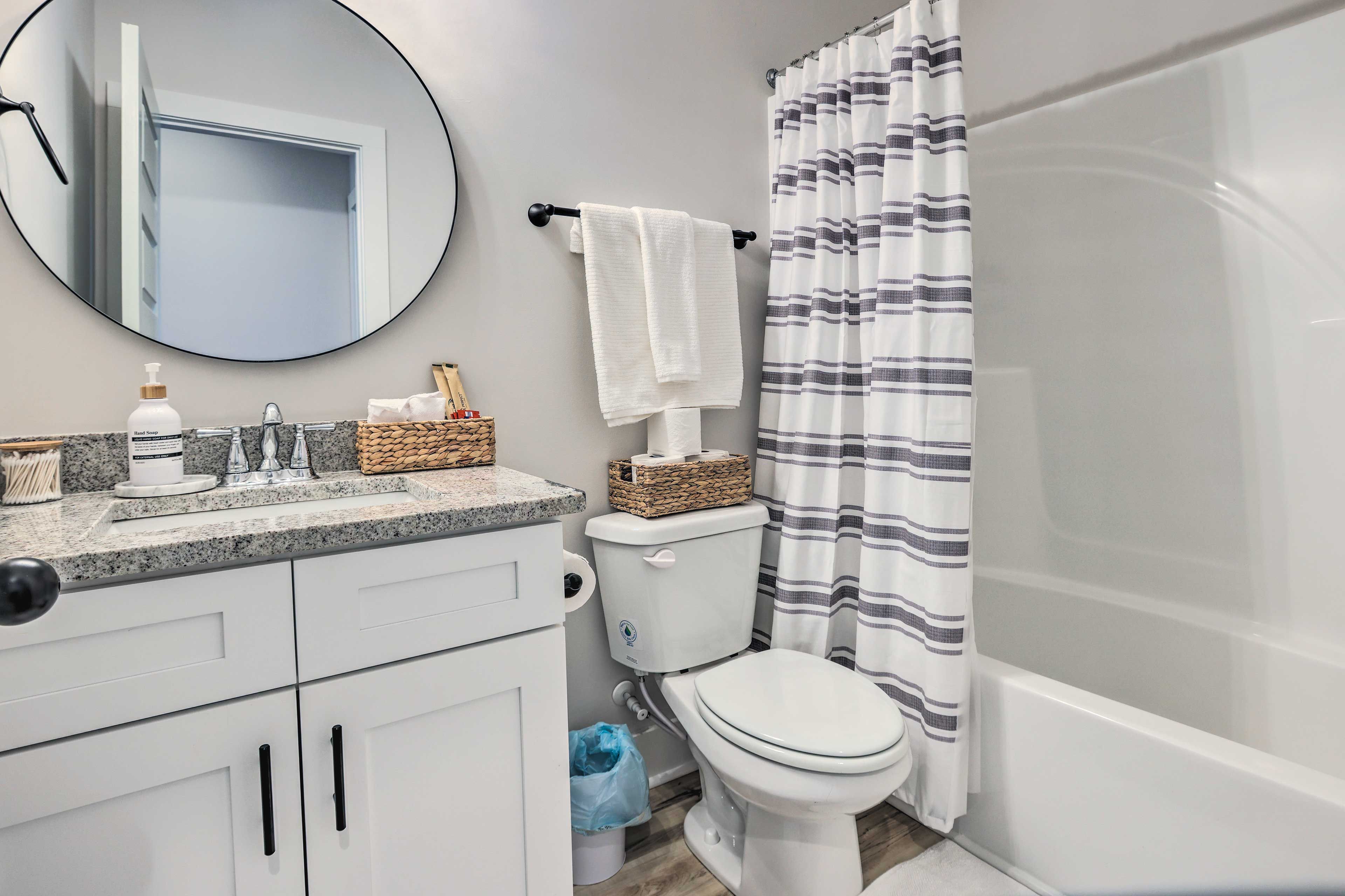 Full Bathroom | Complimentary Toiletries