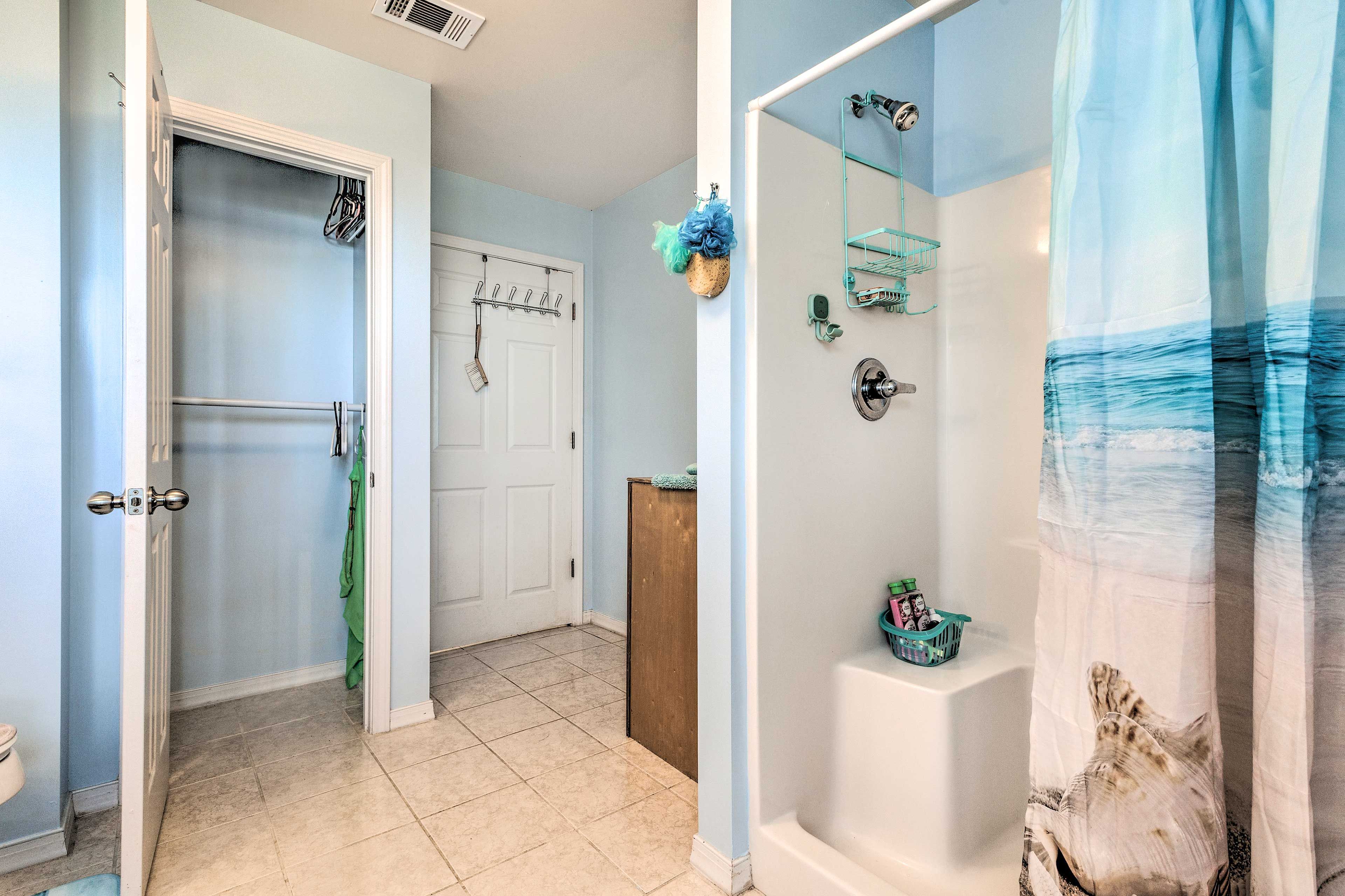 En-Suite Bathroom | Towels Provided | Complimentary Toiletries