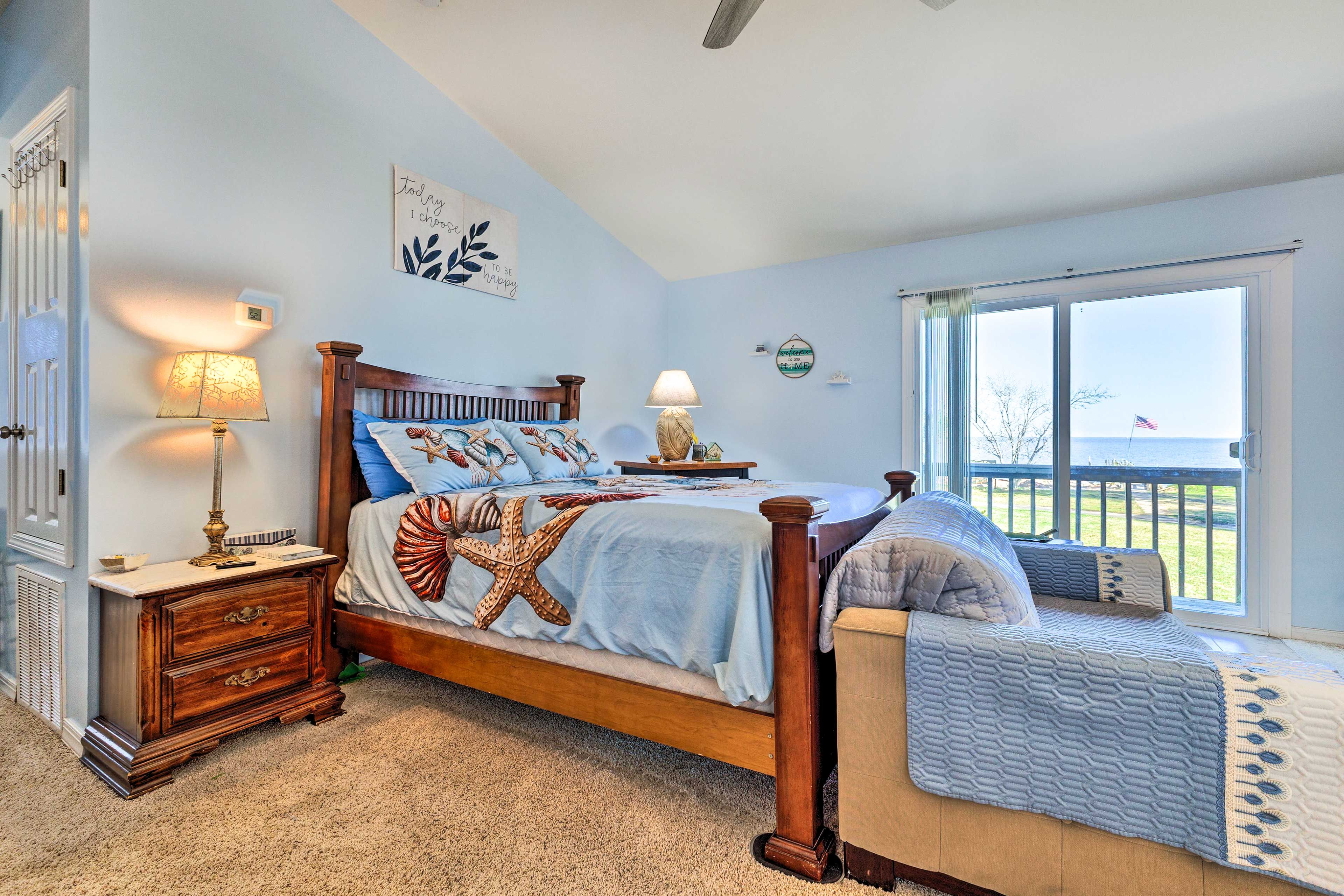 Studio | Queen Bed
