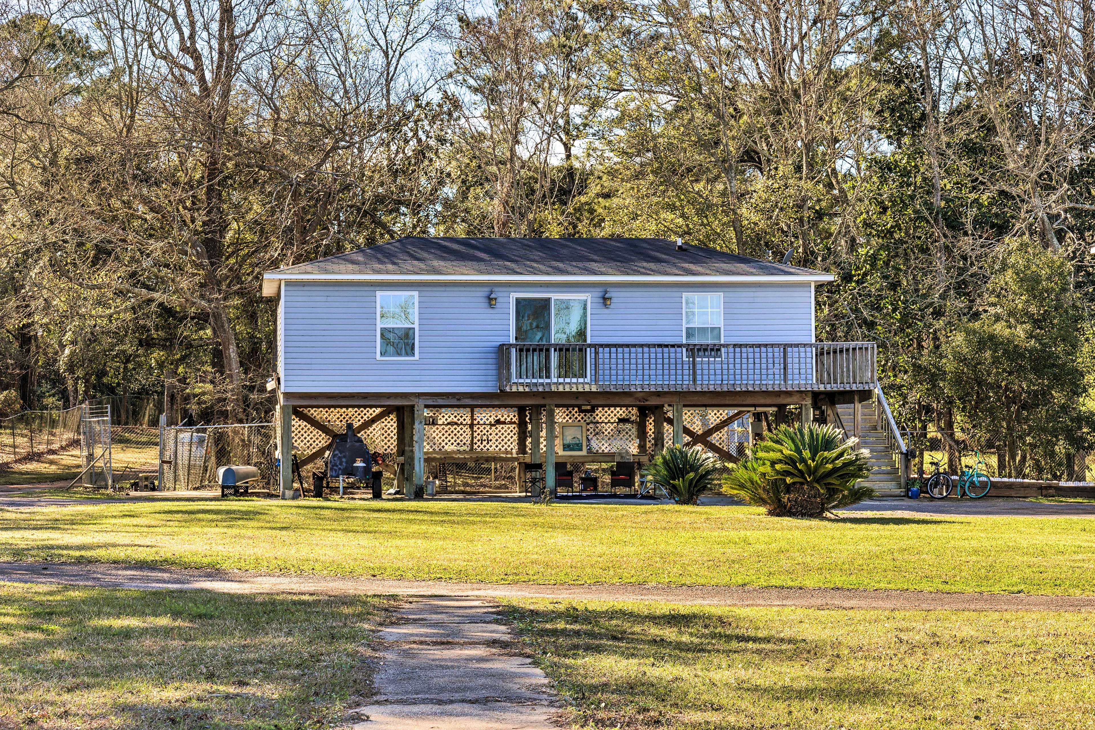 Coden Vacation Rental | Studio | 1BA | 1,200 Sq Ft | 15 Steps Required