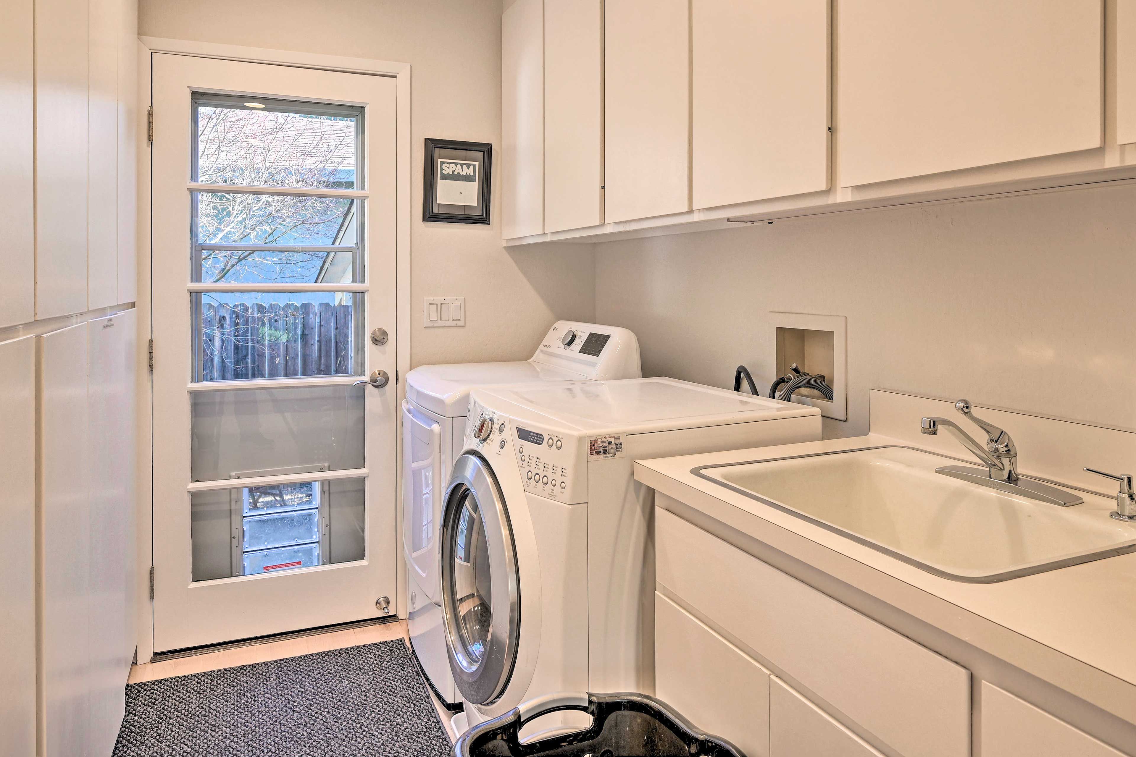 Washer/Dryer | Iron/Board