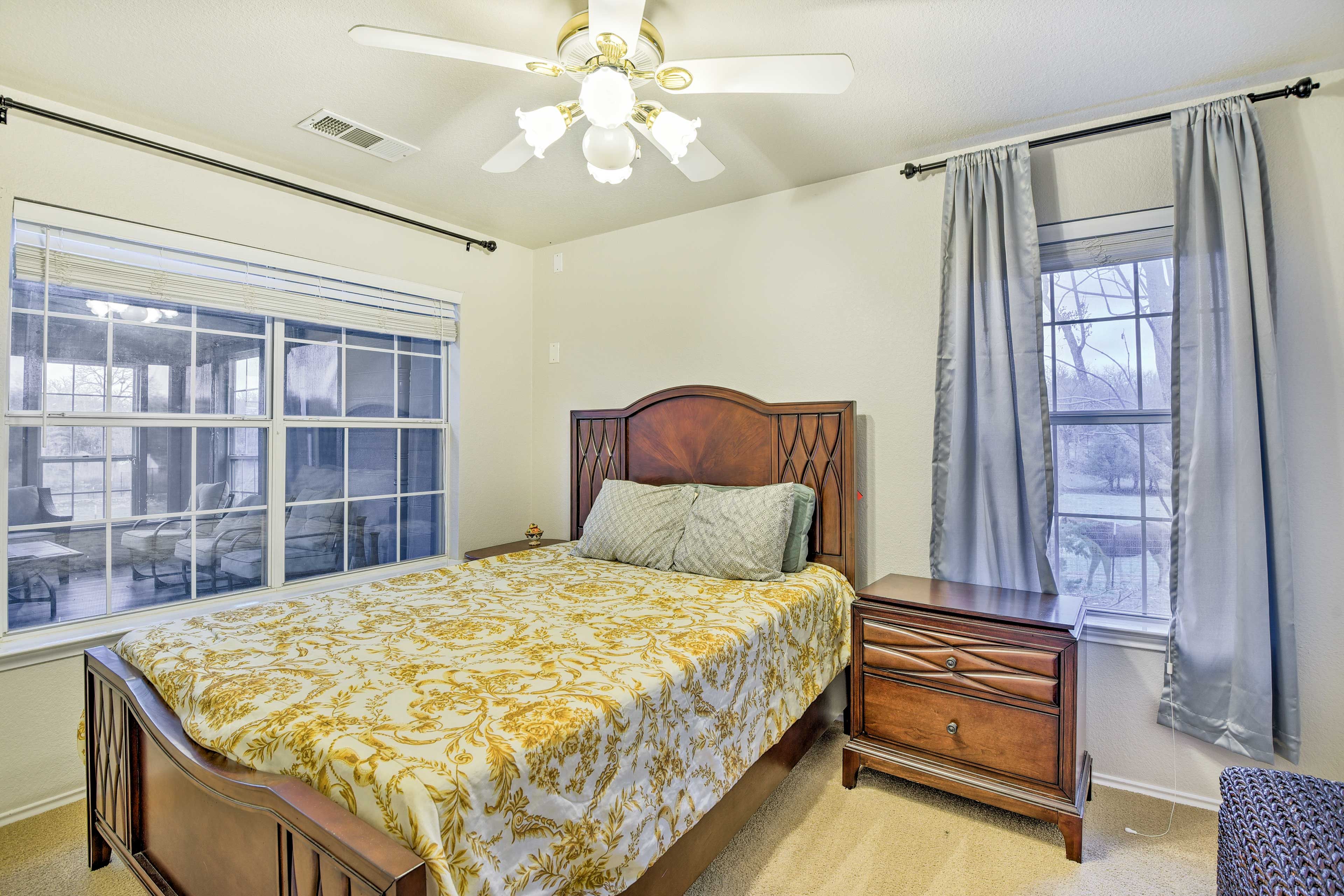 Bedroom 3 | Queen Bed | Smart TV