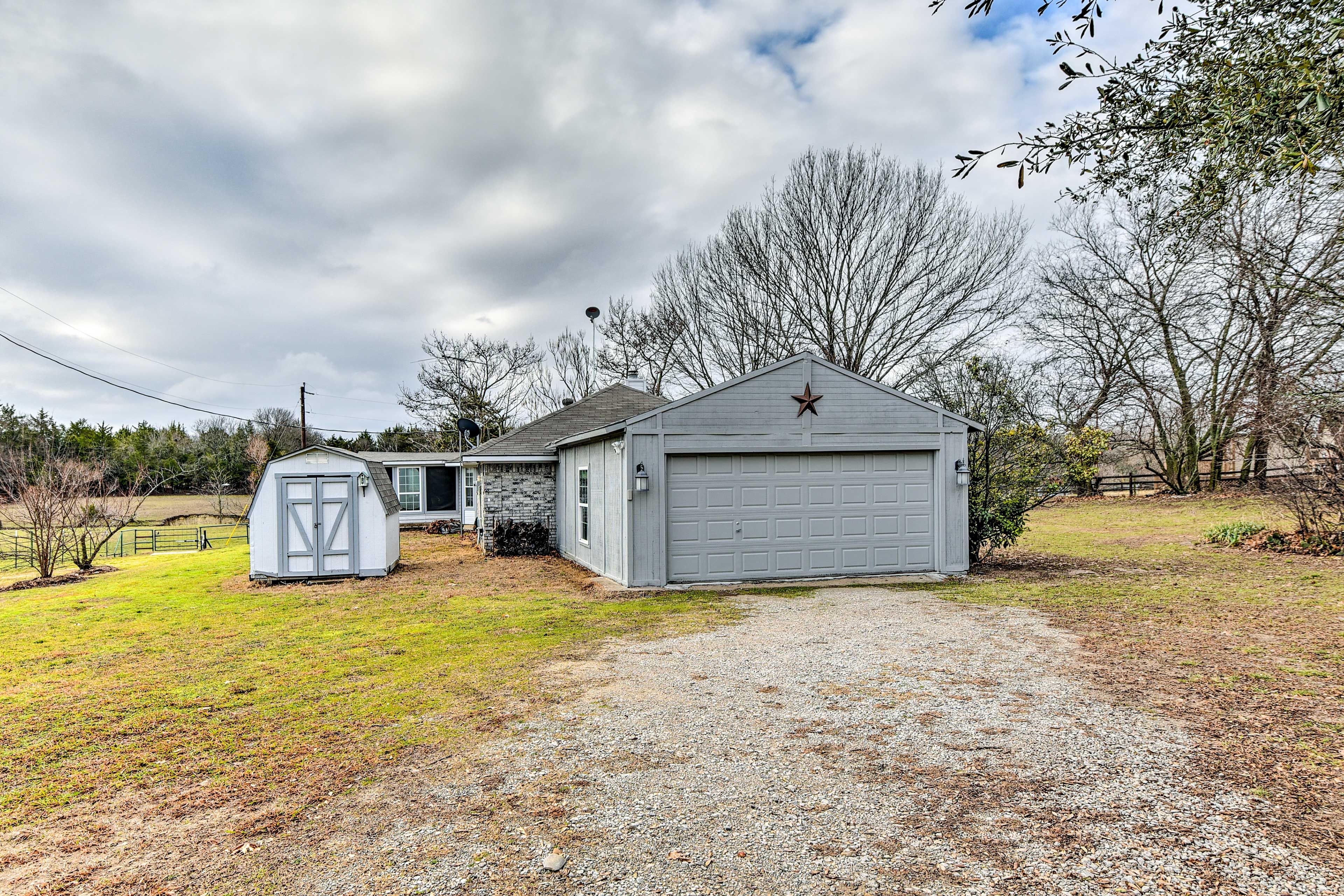 Parking | Driveway (4 Vehicles) | Garage (1 Vehicle)