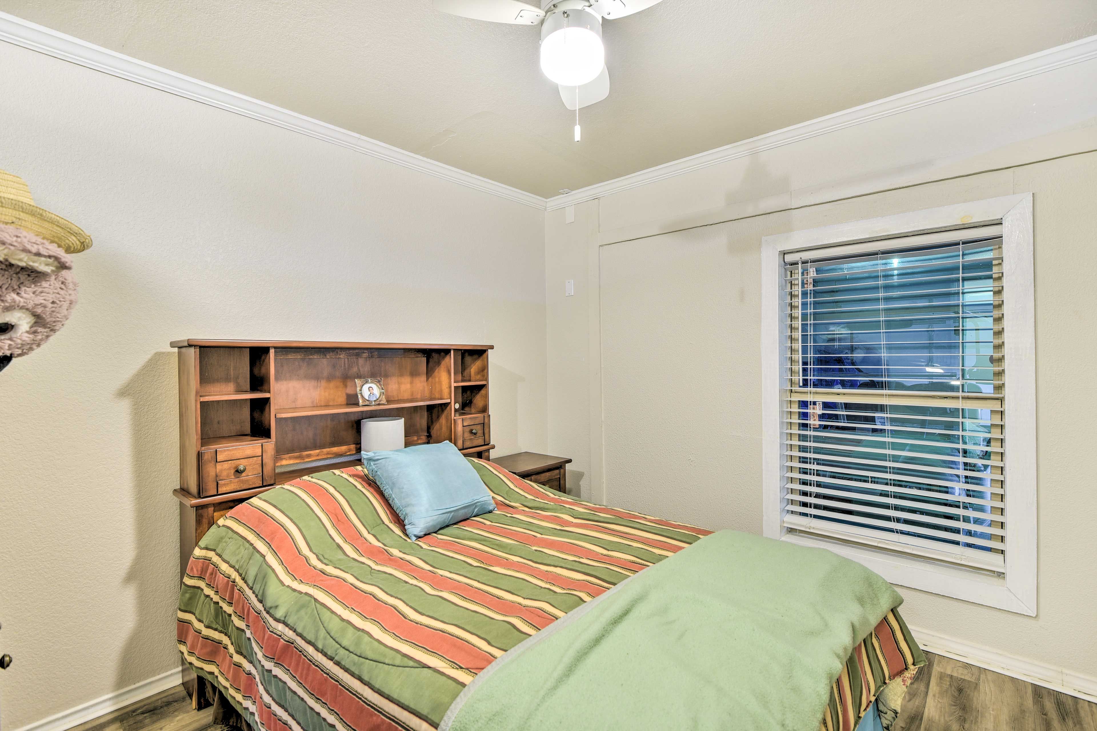 Bedroom 1 | Queen Bed | Linens & Towels
