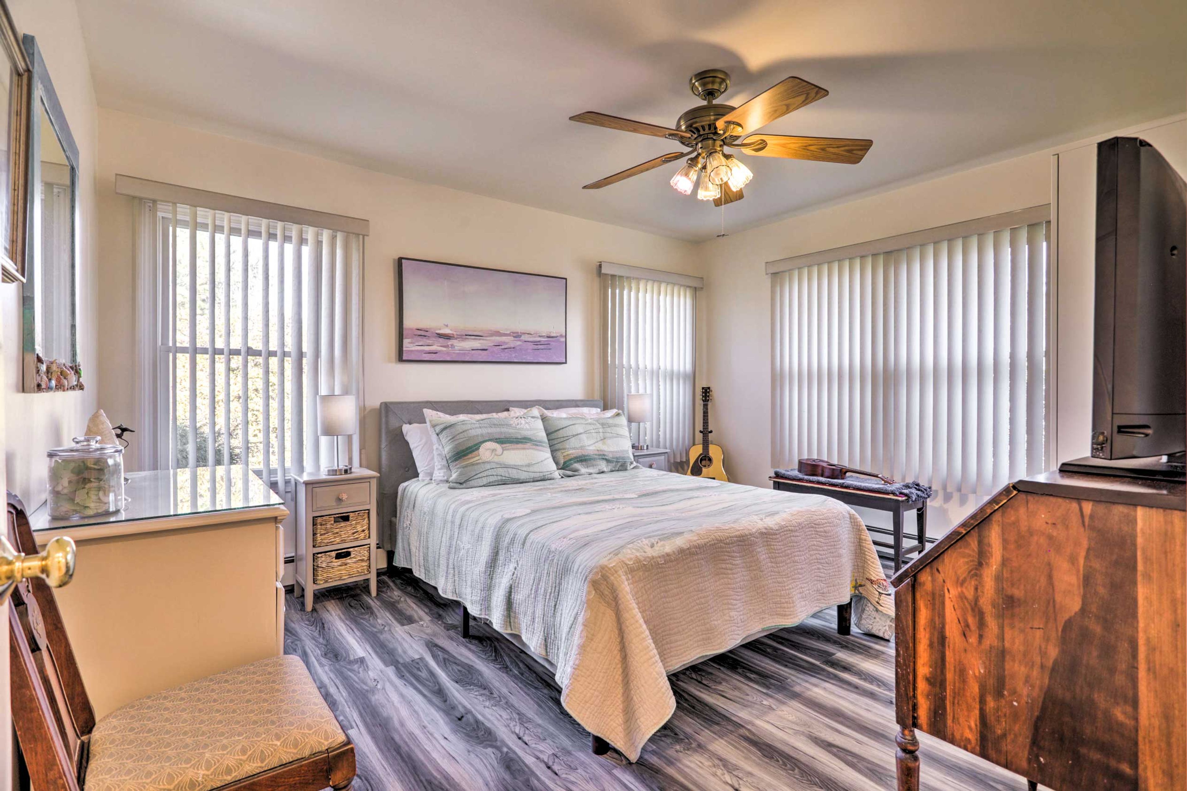 Bedroom 2 | Queen Bed