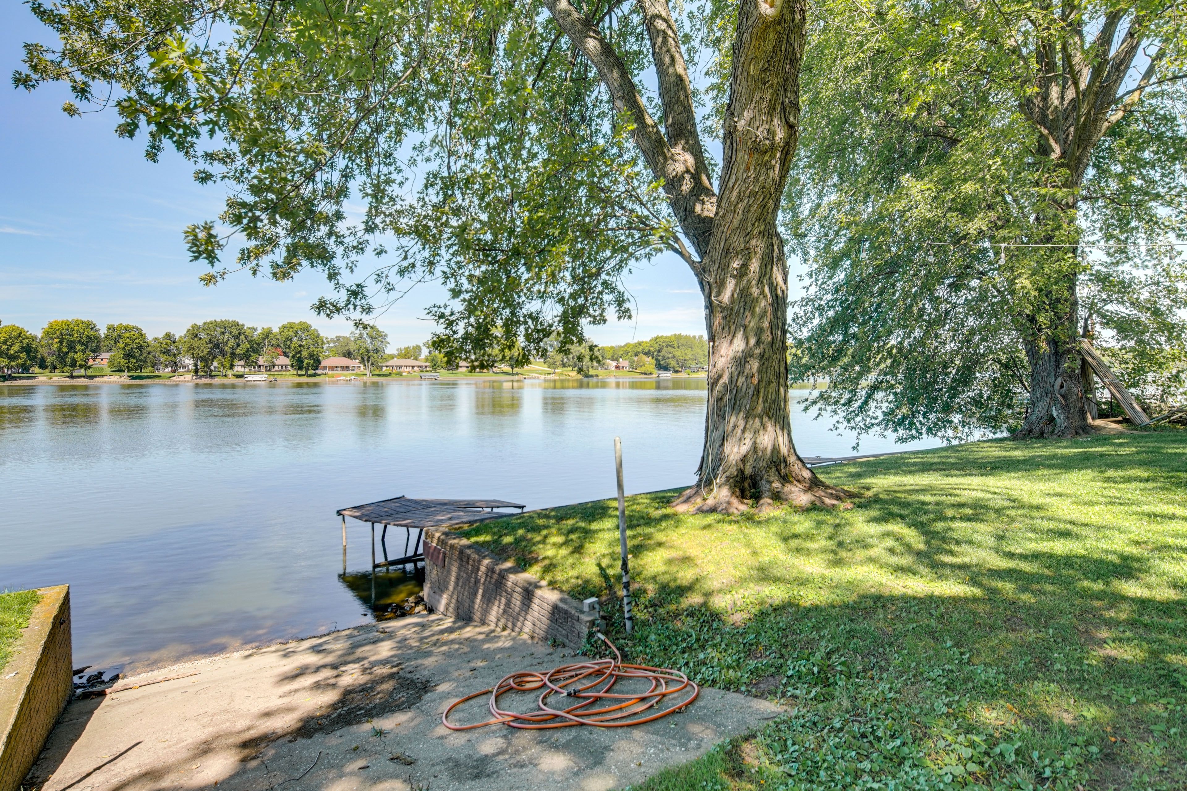 Community Boat Dock & Boat Ramp (Jet Skis & Small Boats Only)