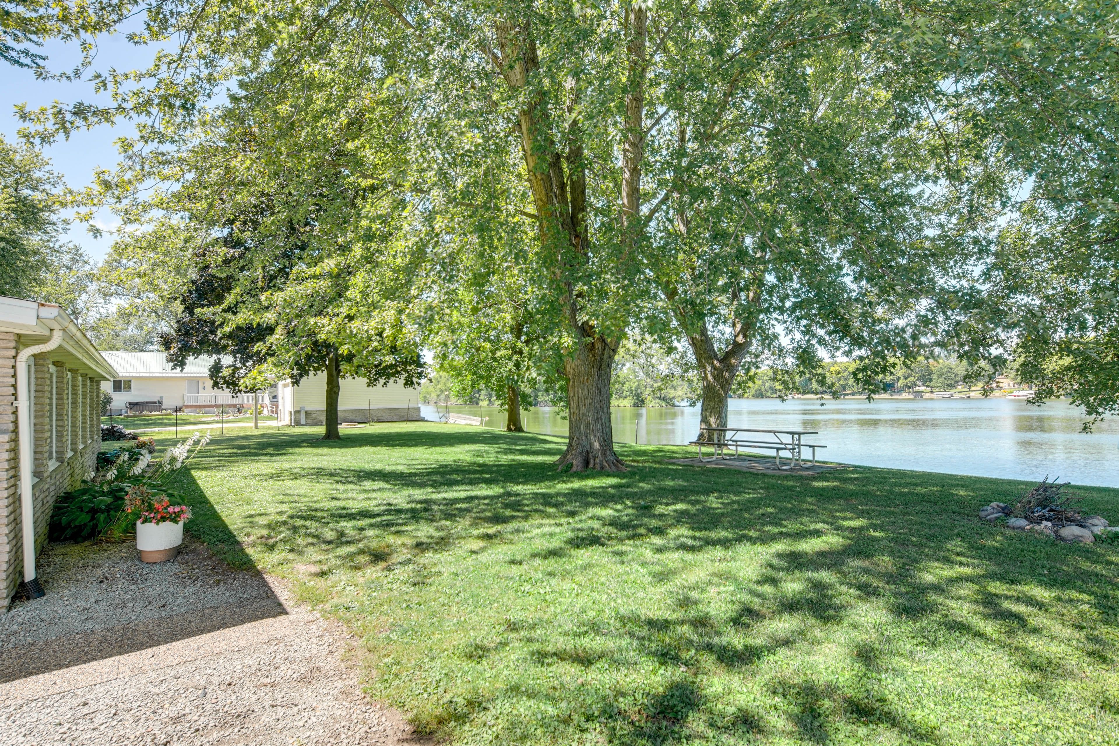 Rock River On-Site | Private Fire Pit (Bring Your Own Wood)