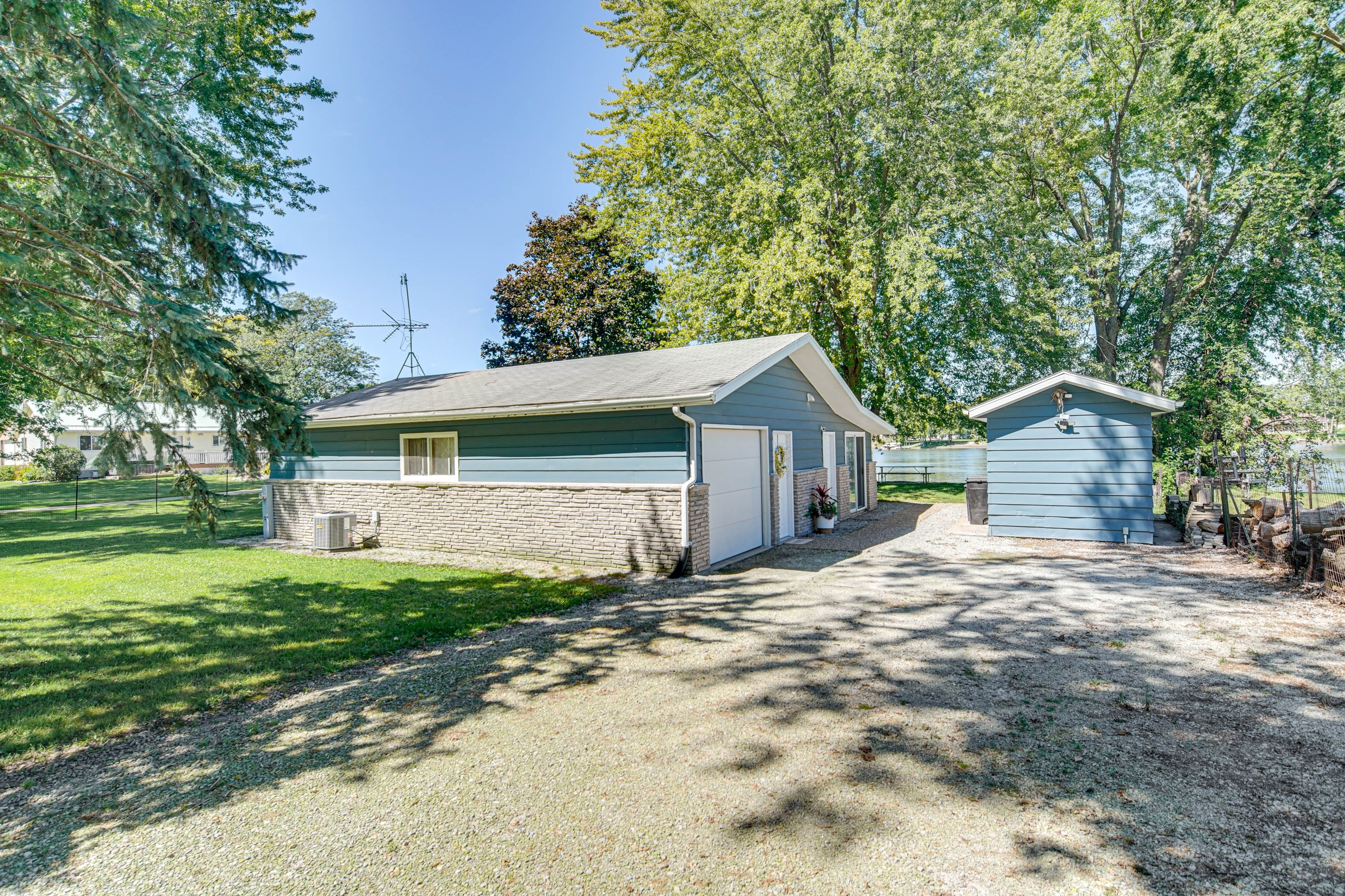 Gravel Driveway (4 Vehicles) | Trailer Parking | Free Street Parking