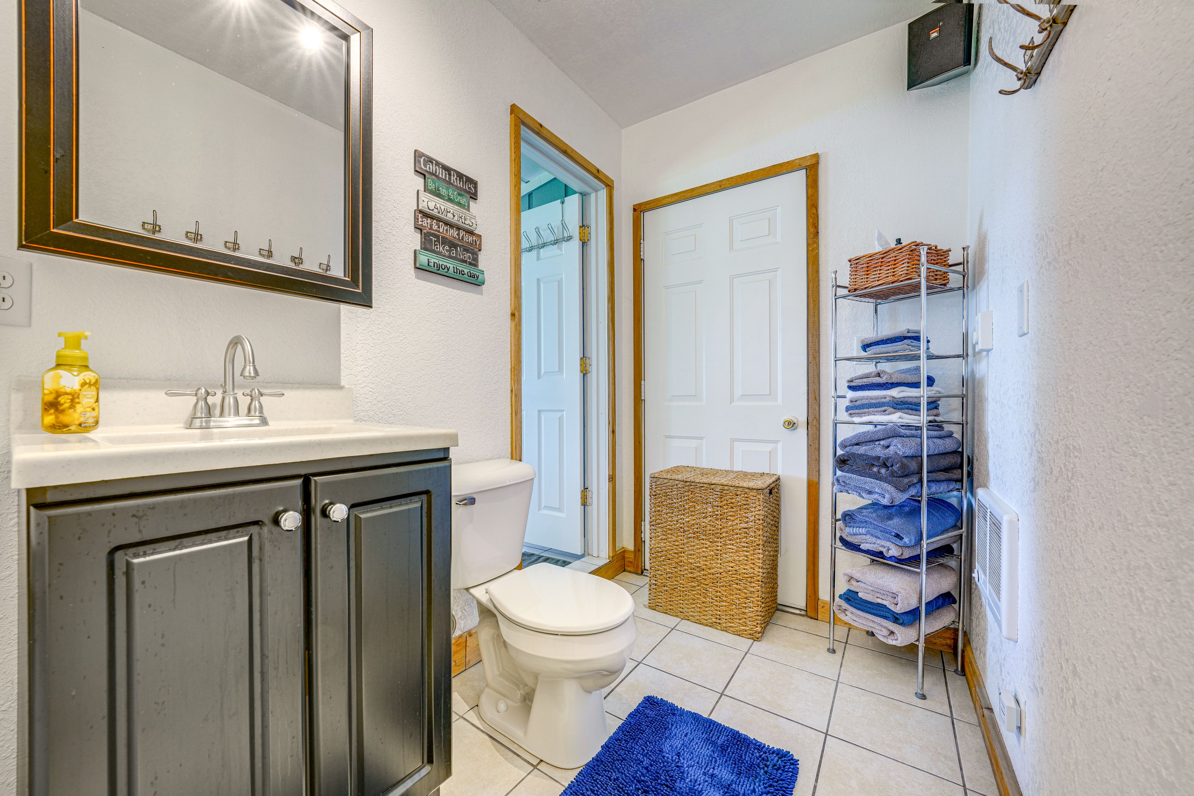En-Suite Bathroom | Complimentary Toiletries | Hair Dryer | Towels Provided