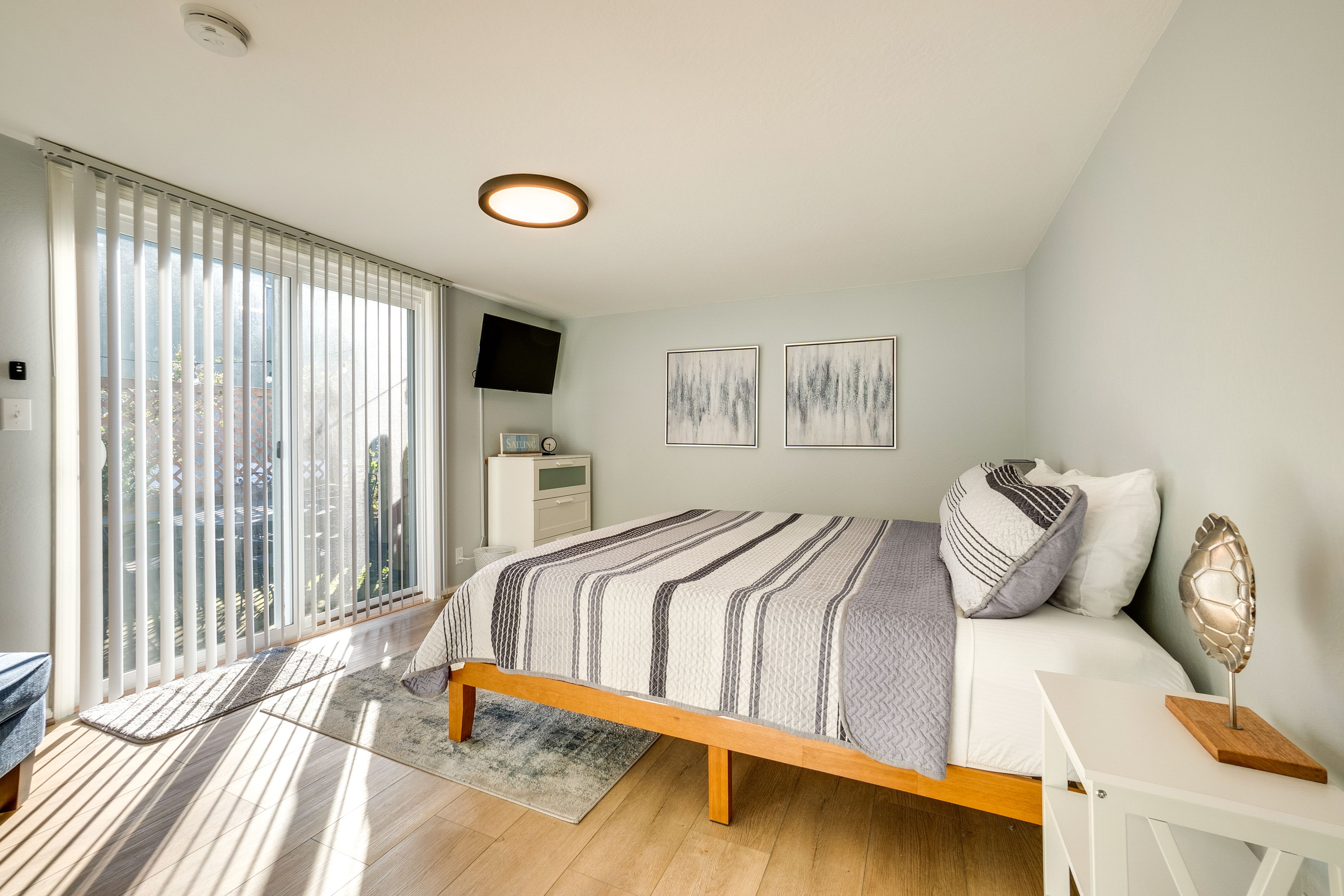 Bedroom 1 | King Bed