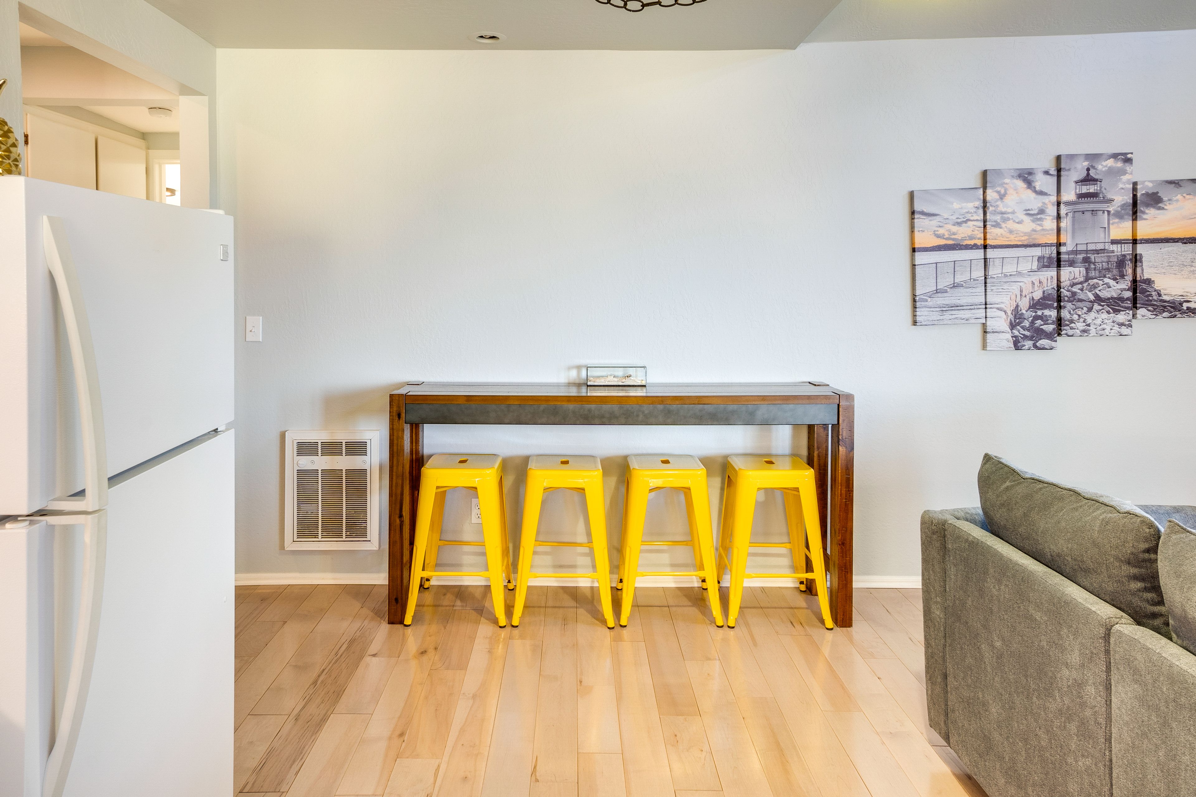 Dining Area | Dishware & Flatware Provided