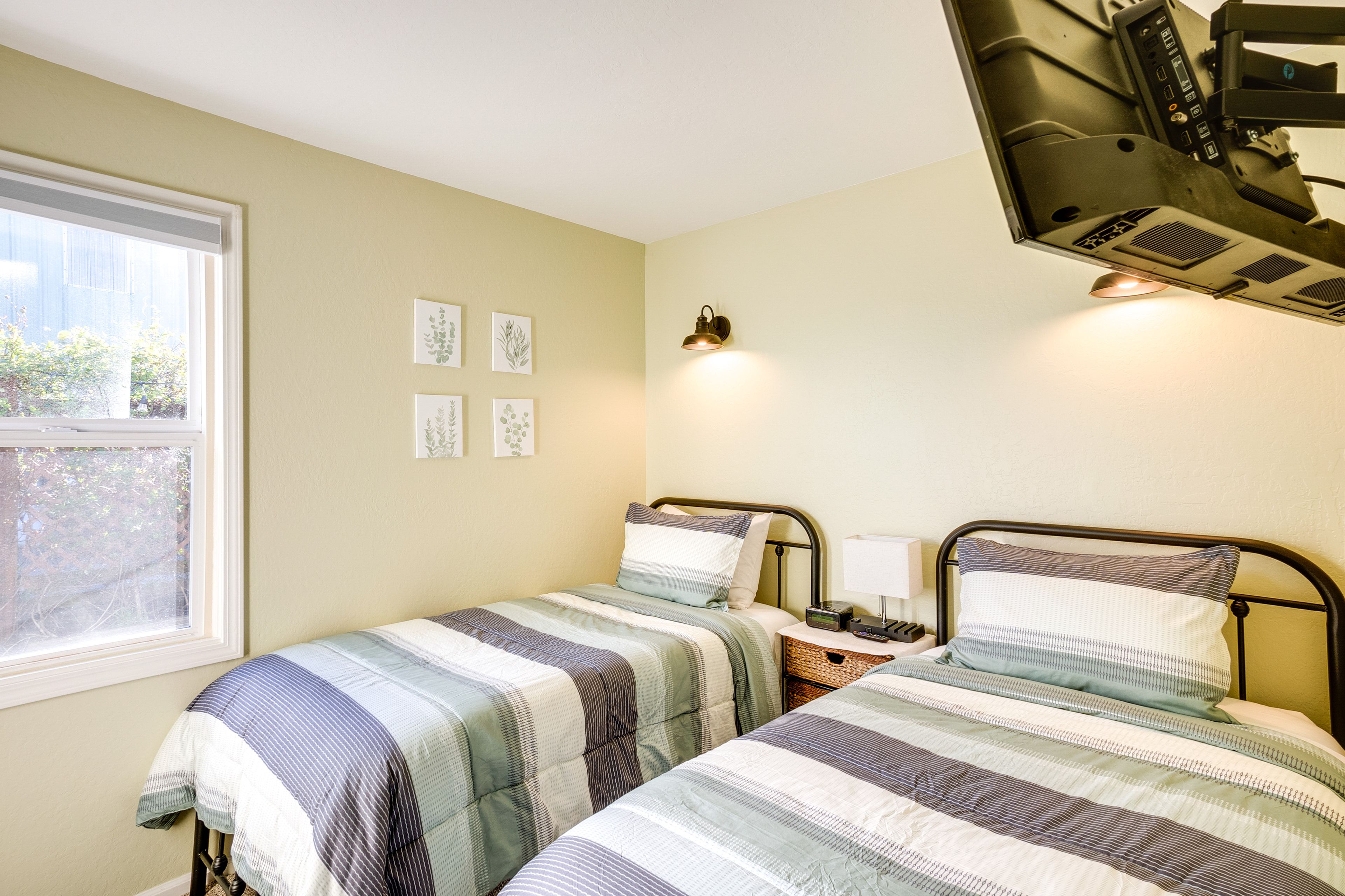 Bedroom 2 | 2 Twin Beds