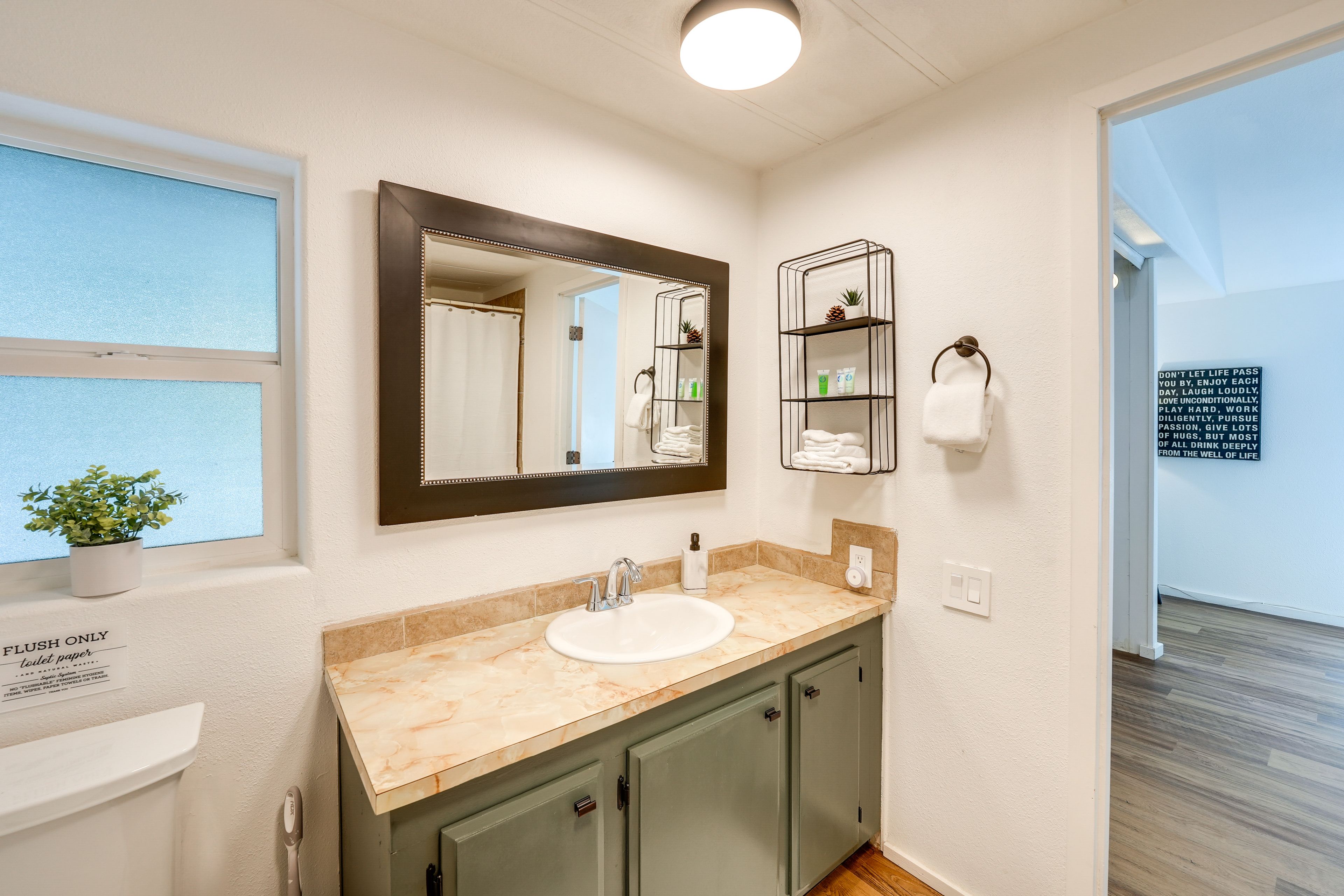 En-Suite Bathroom | Towels & Linens Provided