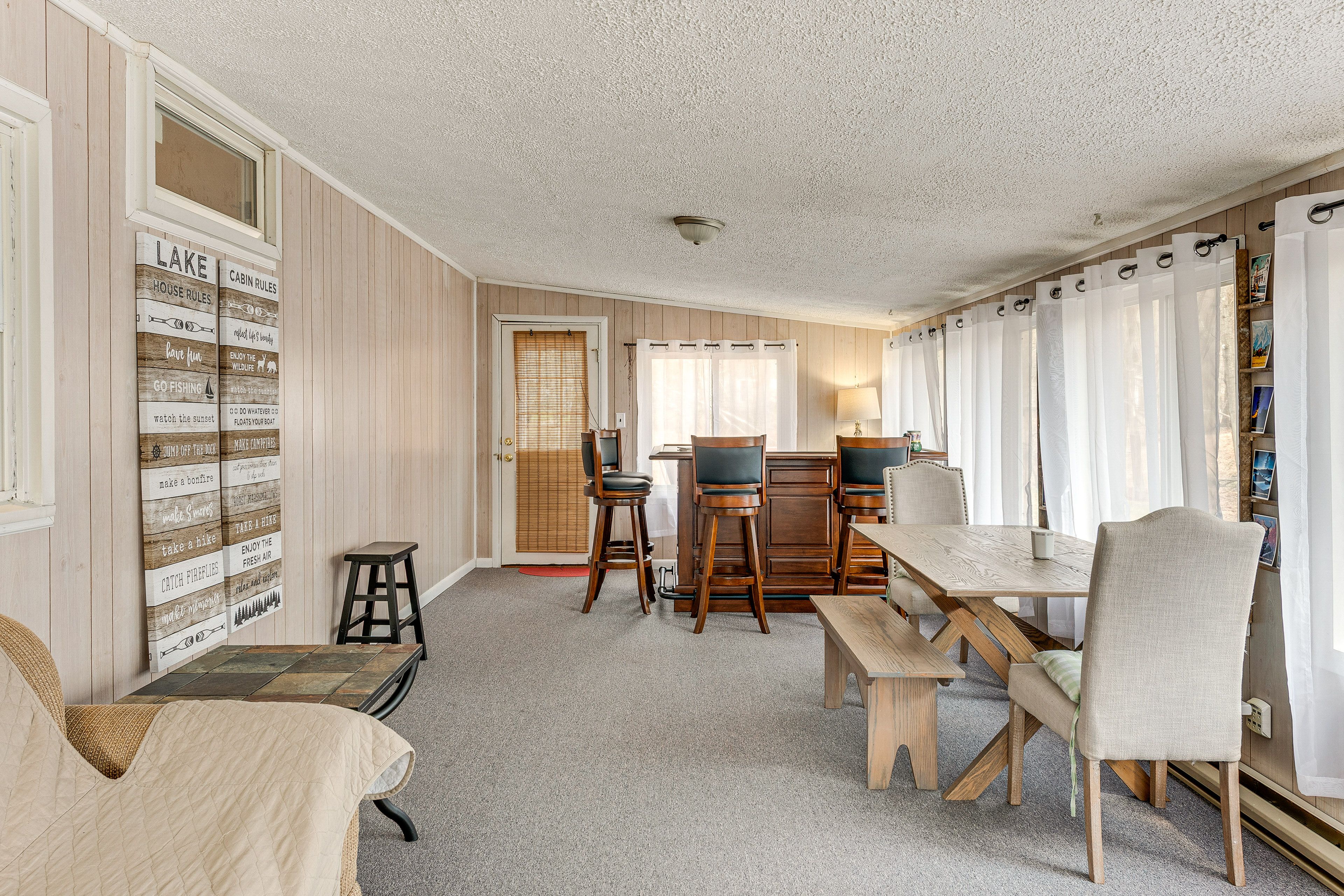 Sunroom | Bar Area