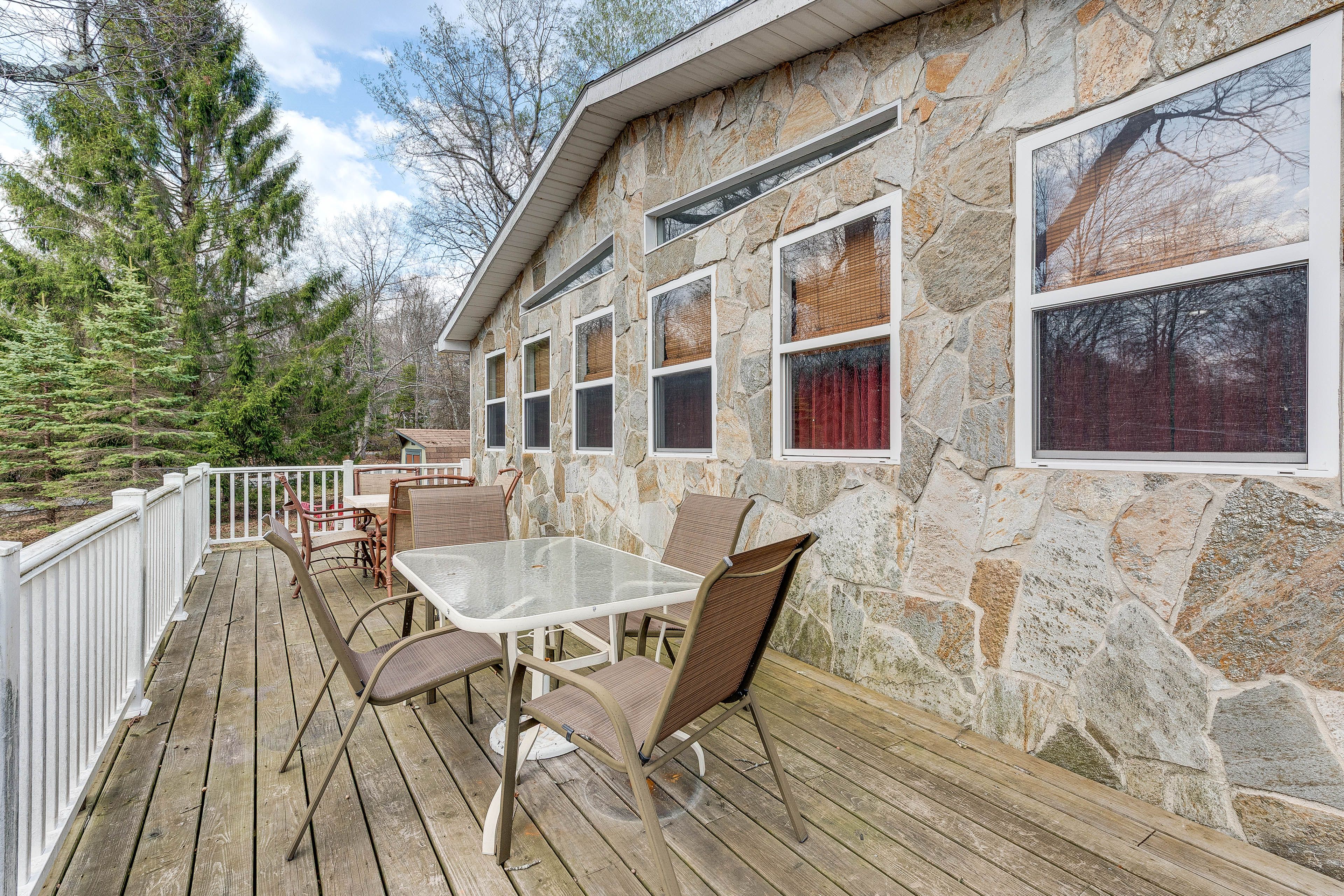 Blakeslee Vacation Rental | 3BR | 2BA | 1,700 Sq Ft | Stairs Required