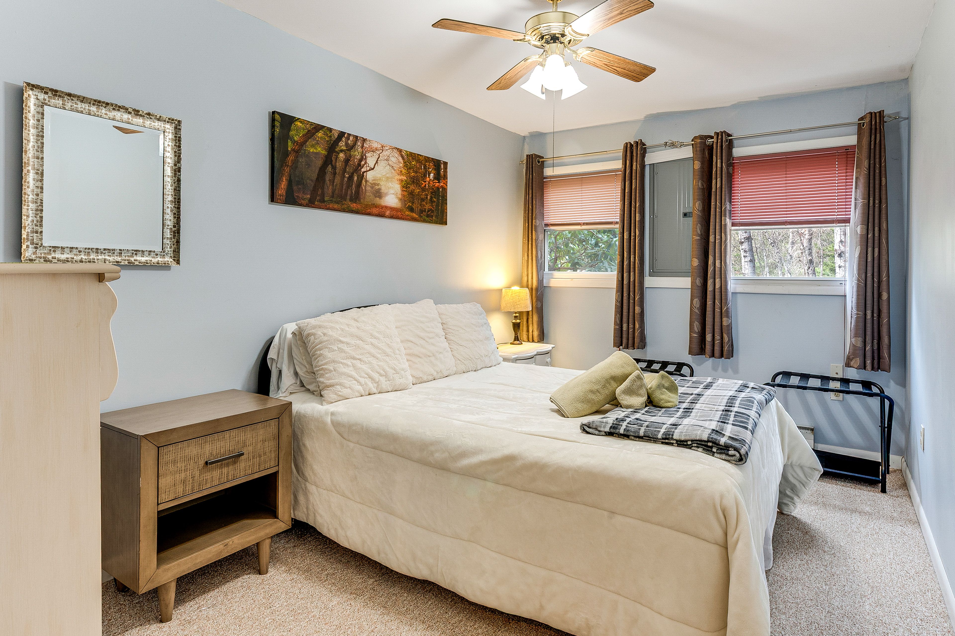 Bedroom 2 | Queen Bed